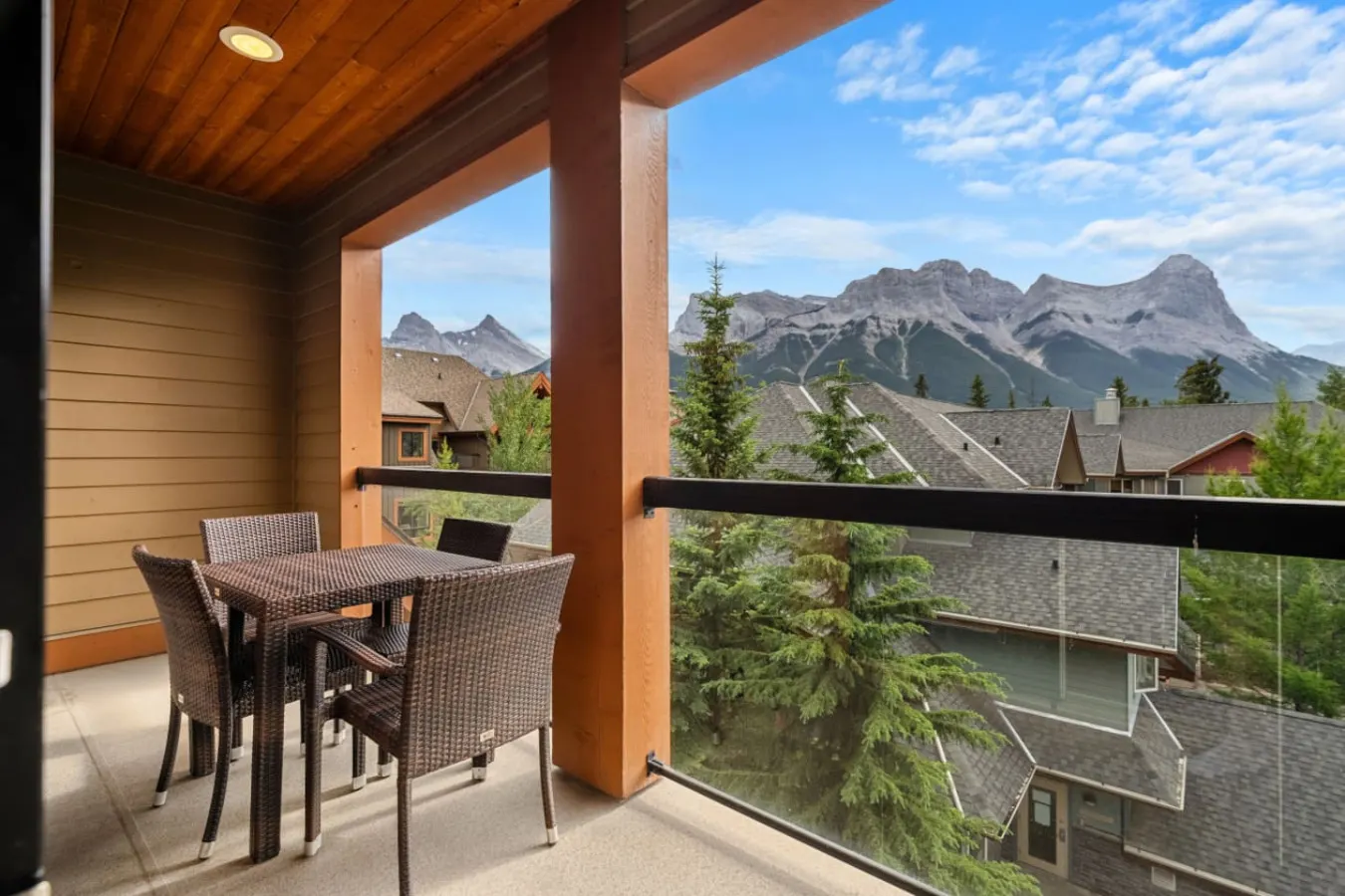 Gorgeous 2 Bedroom Mountain View