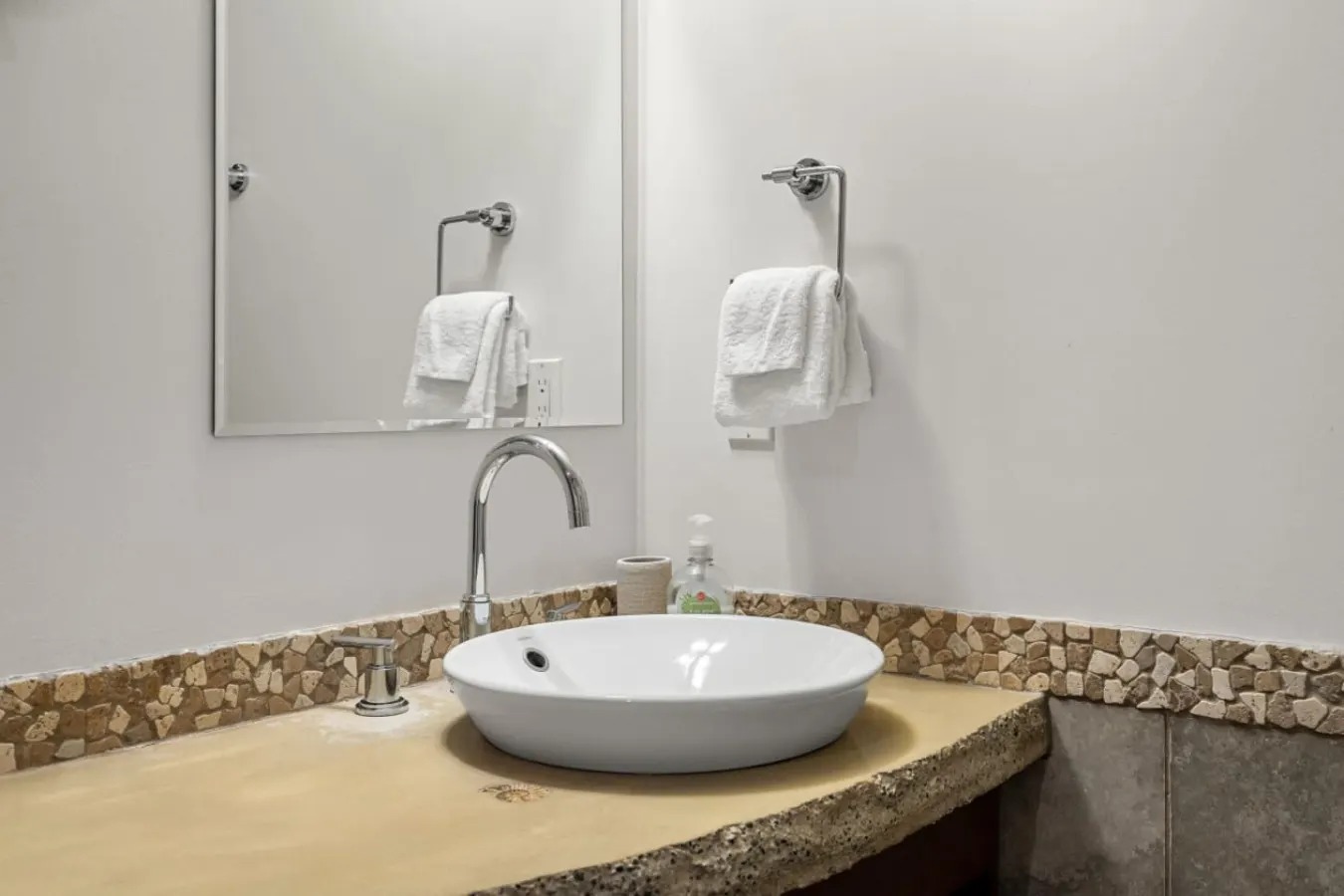 Gorgeous 2 Bedroom Mountain View 20