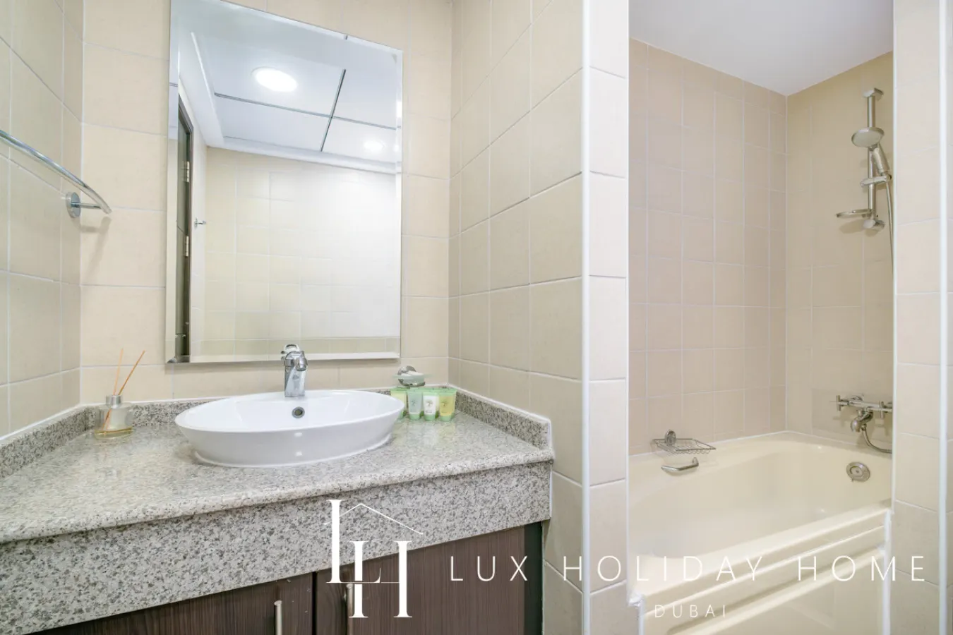 LUX The Dubai Marina View Suite 2 15