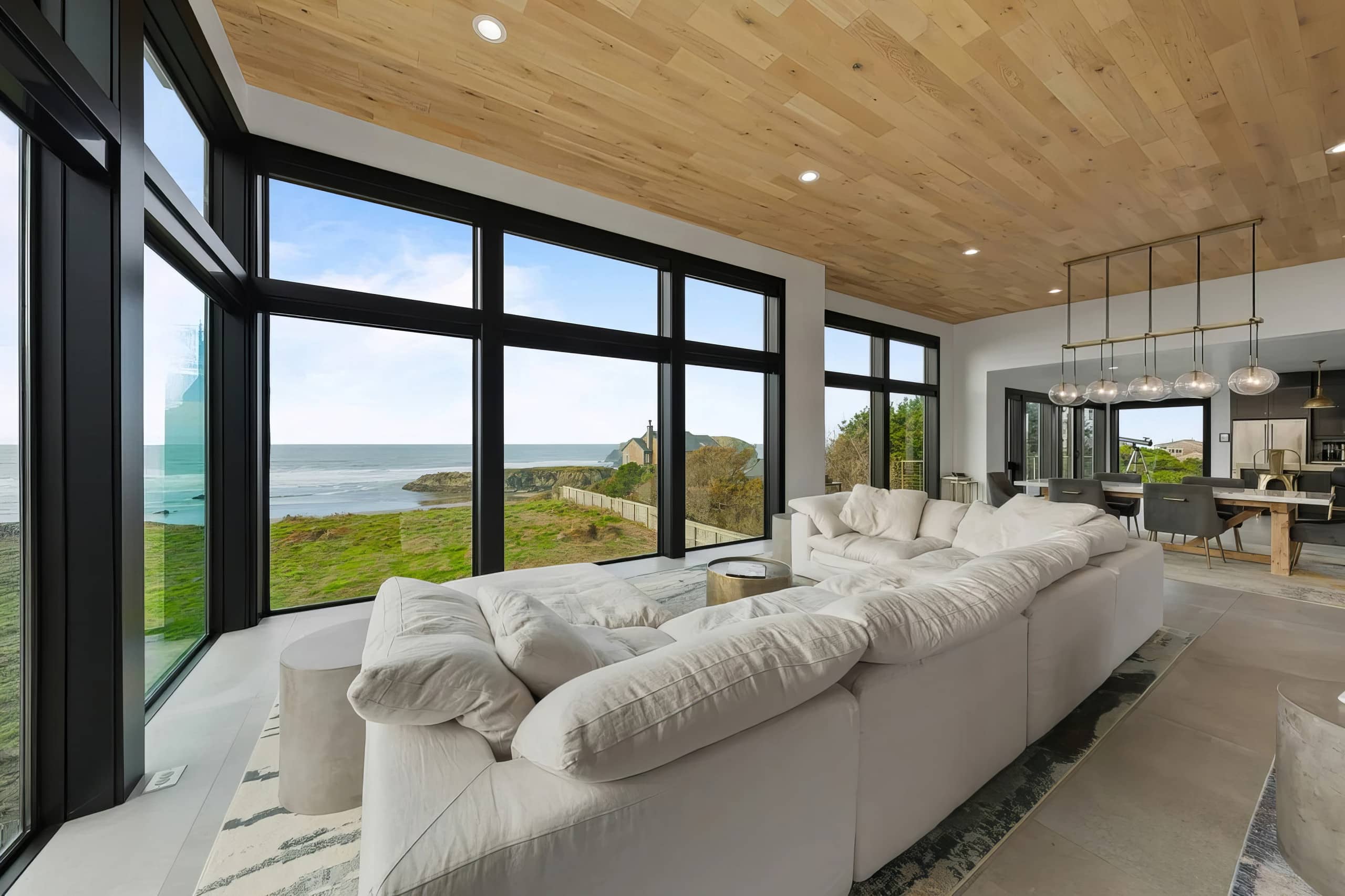 Bandon Oceanfront Retreat | Hot tub + Rooftop 6