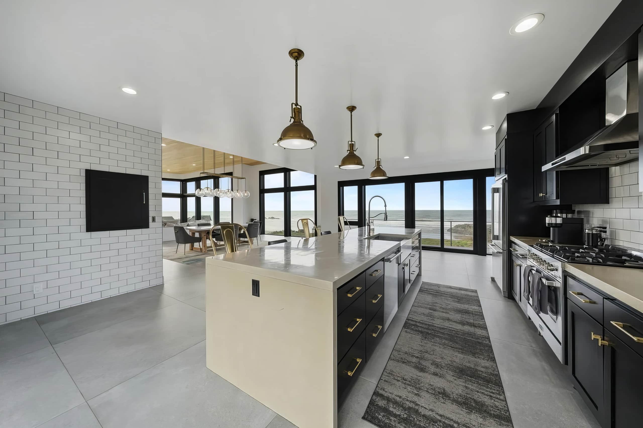 Bandon Oceanfront Retreat | Hot tub + Rooftop 8