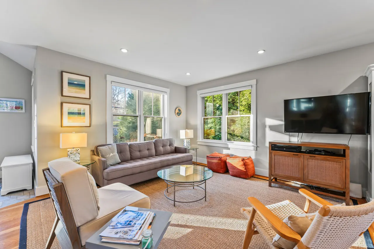 Modern Family Home Walkable to Town 8