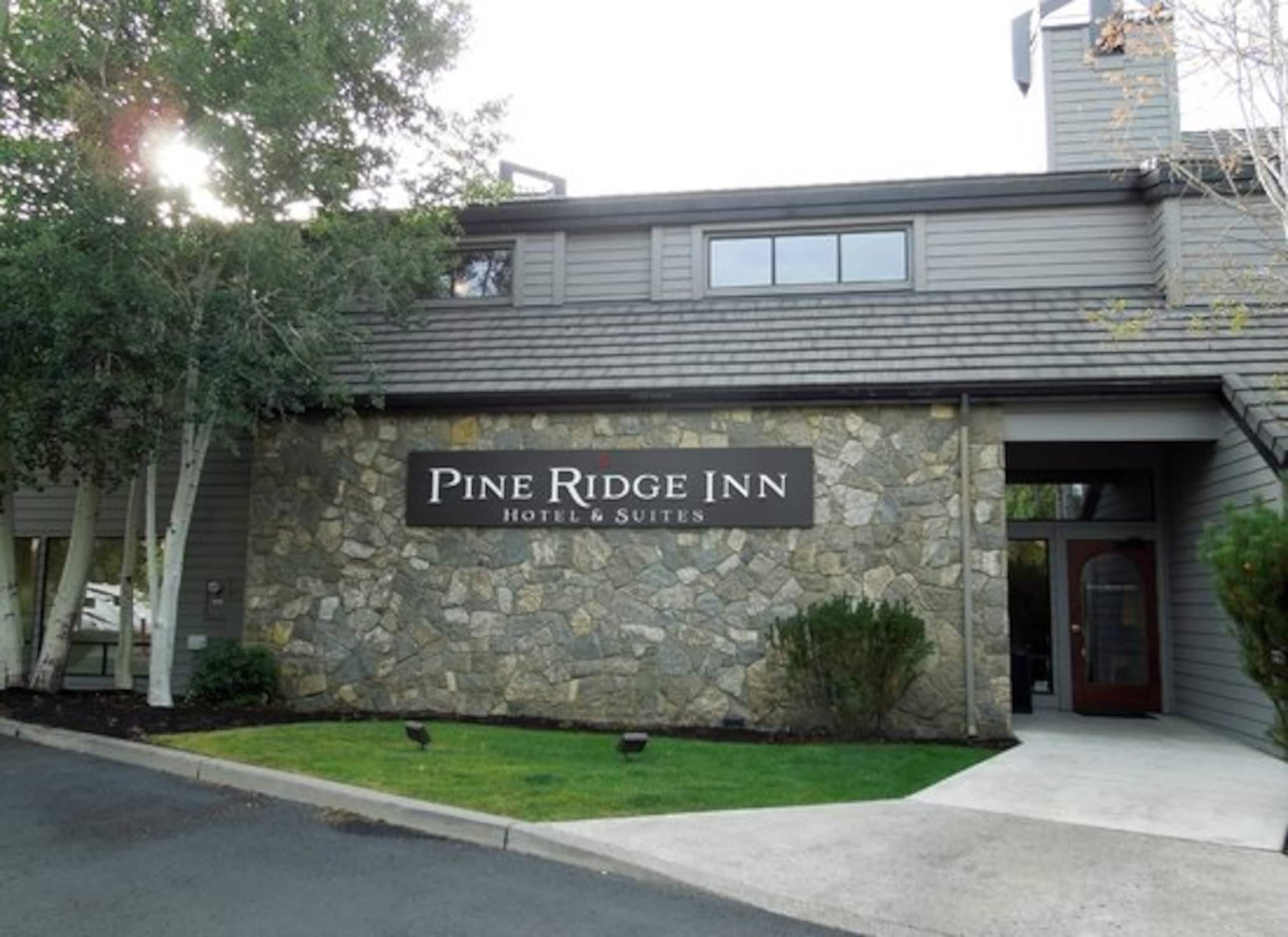 Pine Ridge Inn, the Best Views in Bend, Oregon! — photo 2