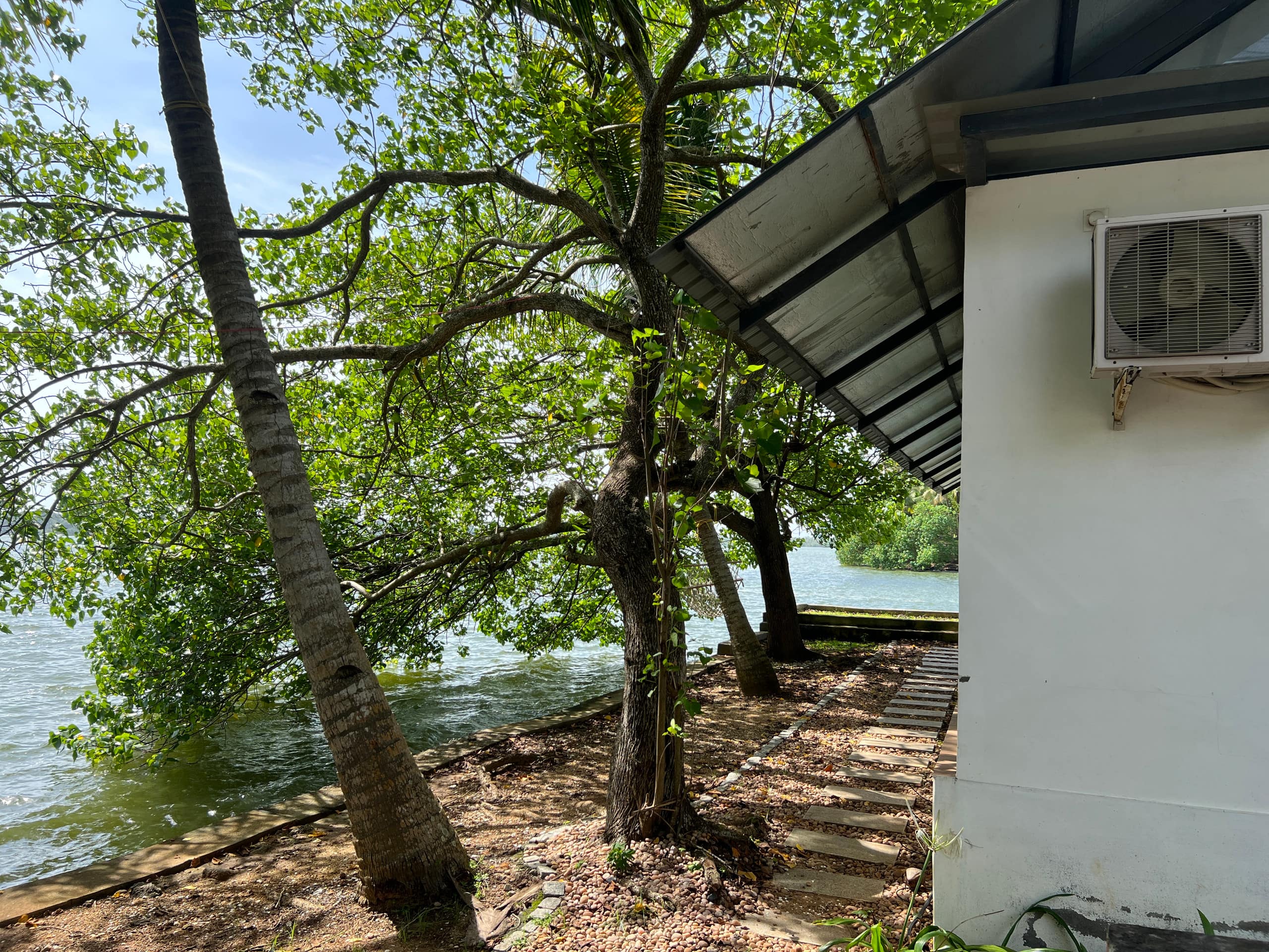 A Glass Haven on the tranquil Munroe Islands 23