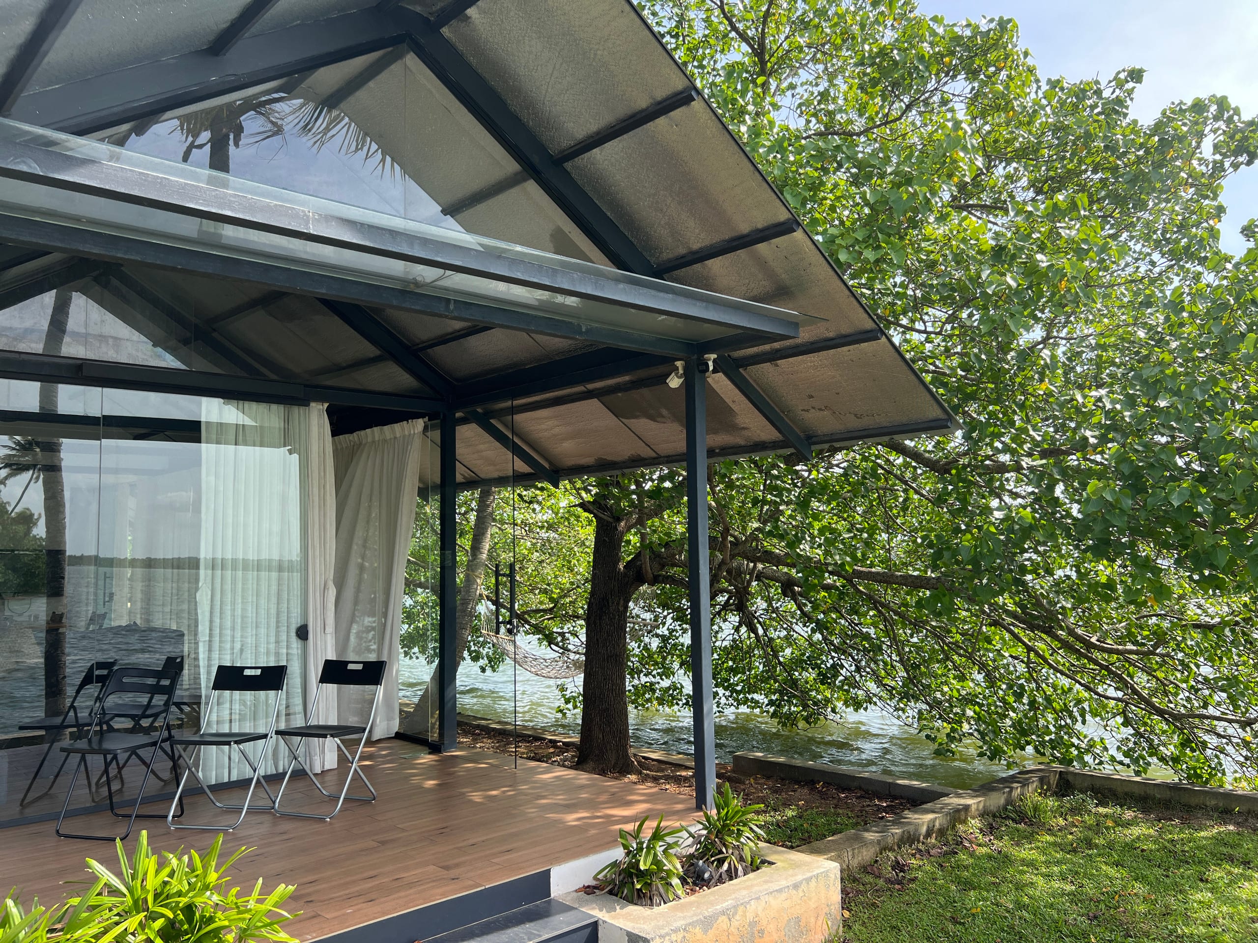 A Glass Haven on the tranquil Munroe Islands 1