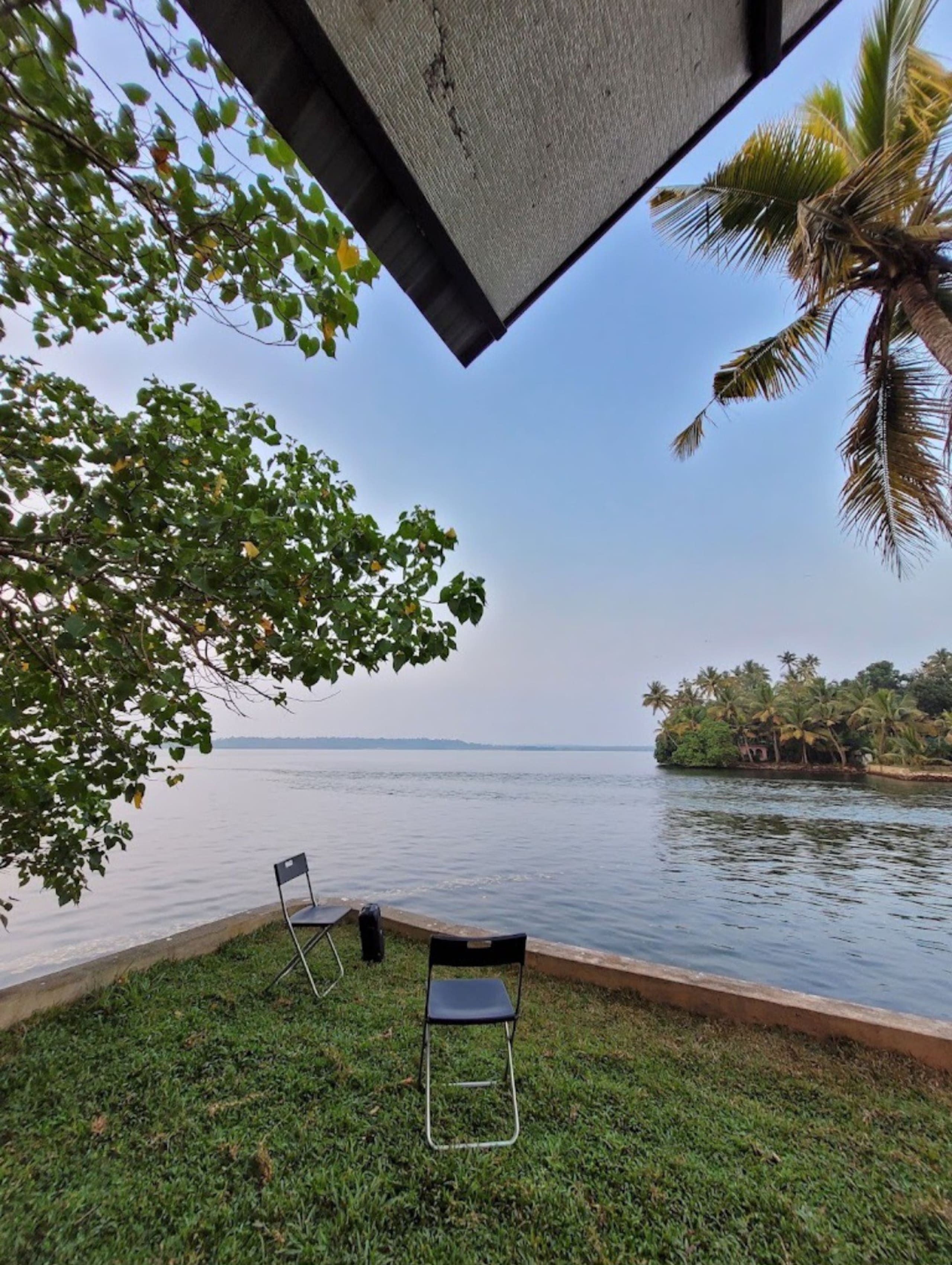 A Glass Haven on the tranquil Munroe Islands 4