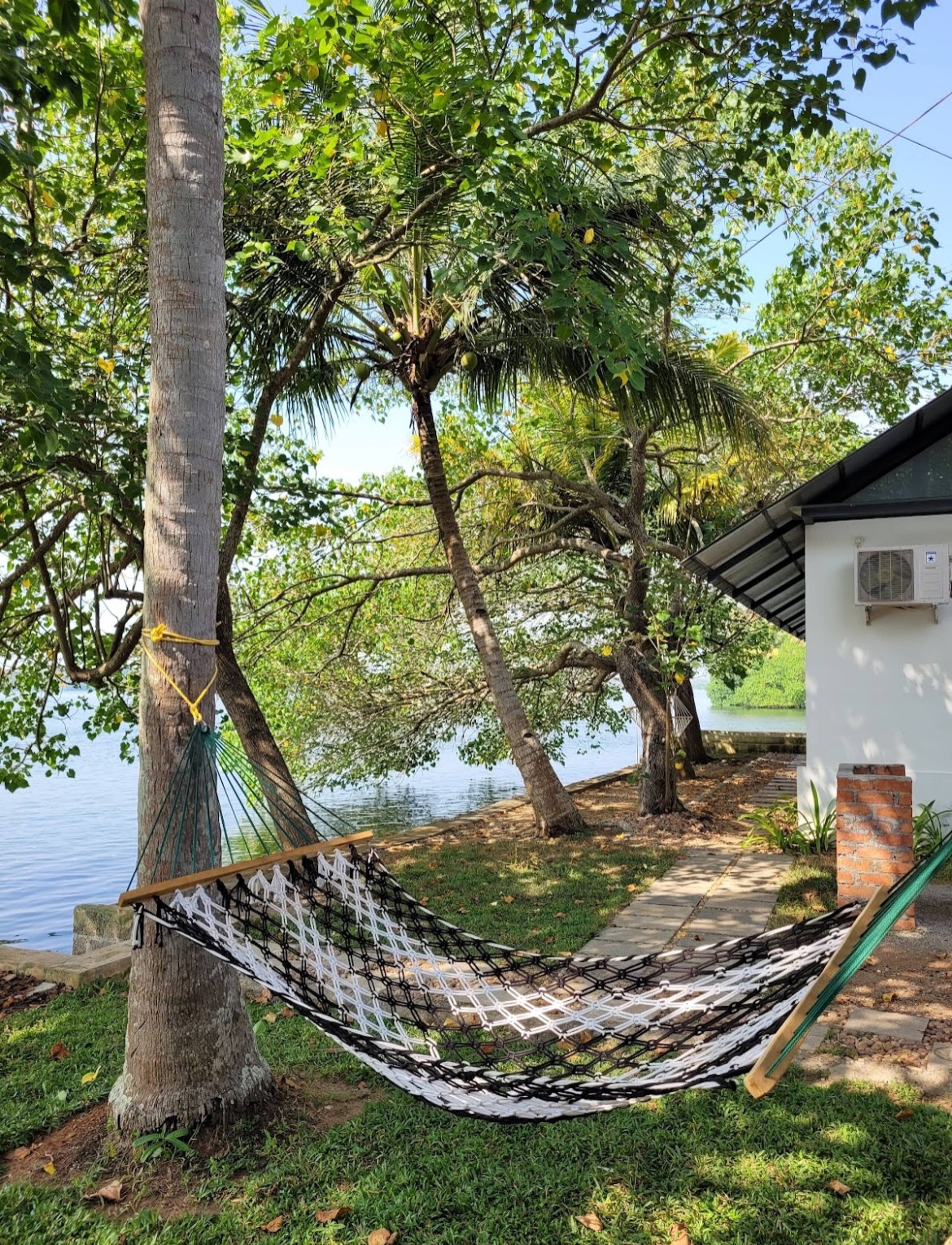 A Glass Haven on the tranquil Munroe Islands 15