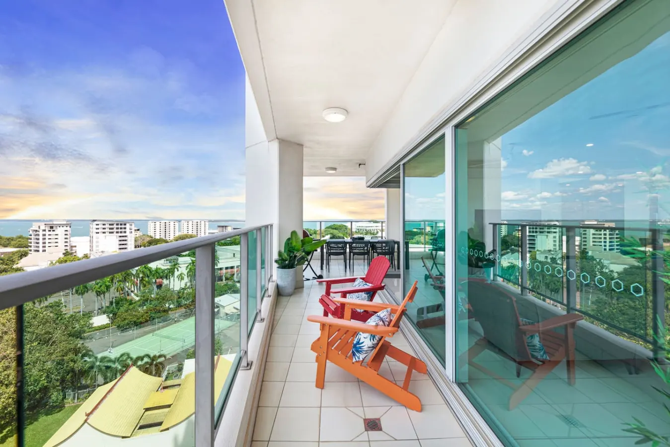 Zen Seabreeze: Workdesk ~ Balcony Dining ~ Seaview 2