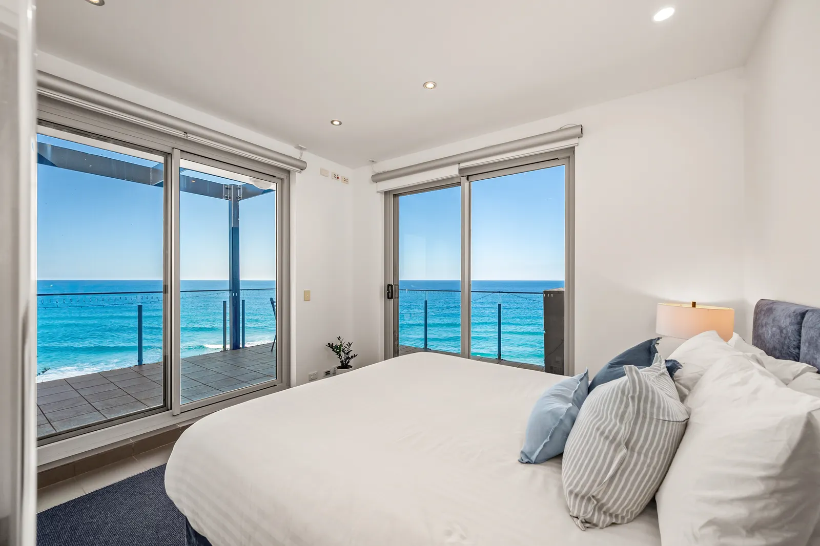 Wave Beachfront 2.5 Bedroom Ocean Views 15