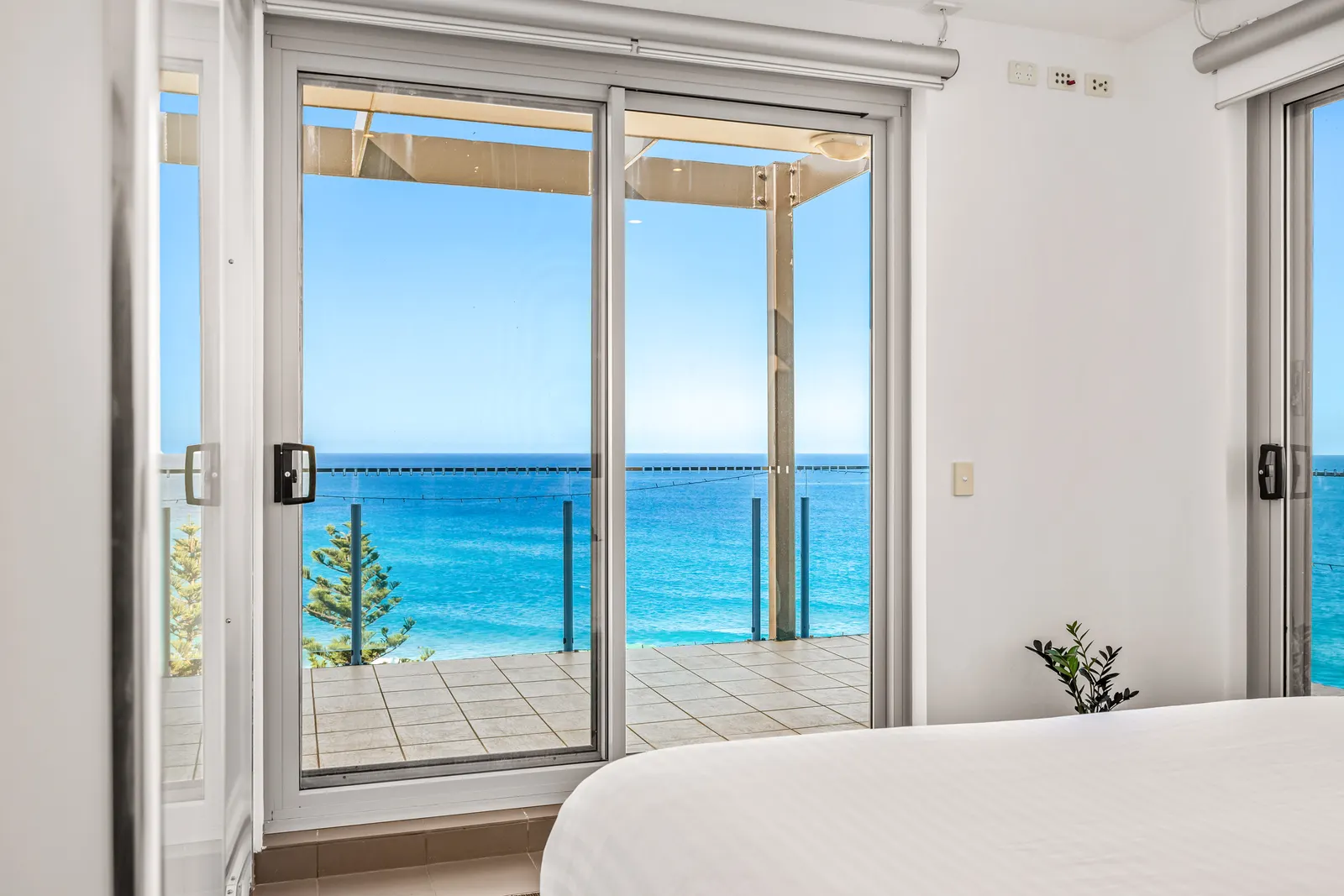 Wave Beachfront 2.5 Bedroom Ocean Views 16