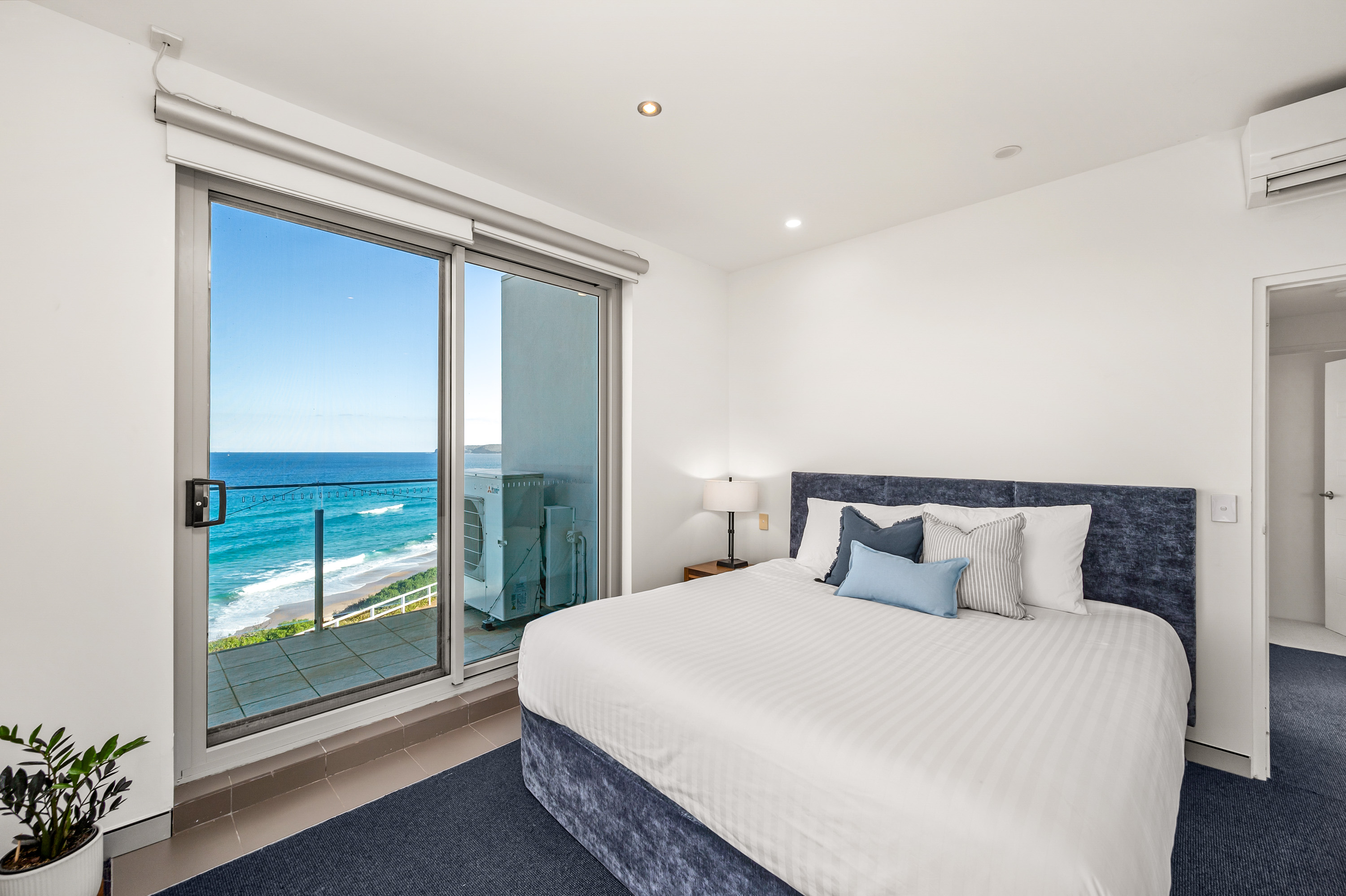 Wave | Beachfront | 2.5 Bedroom | Ocean Views — photo 4