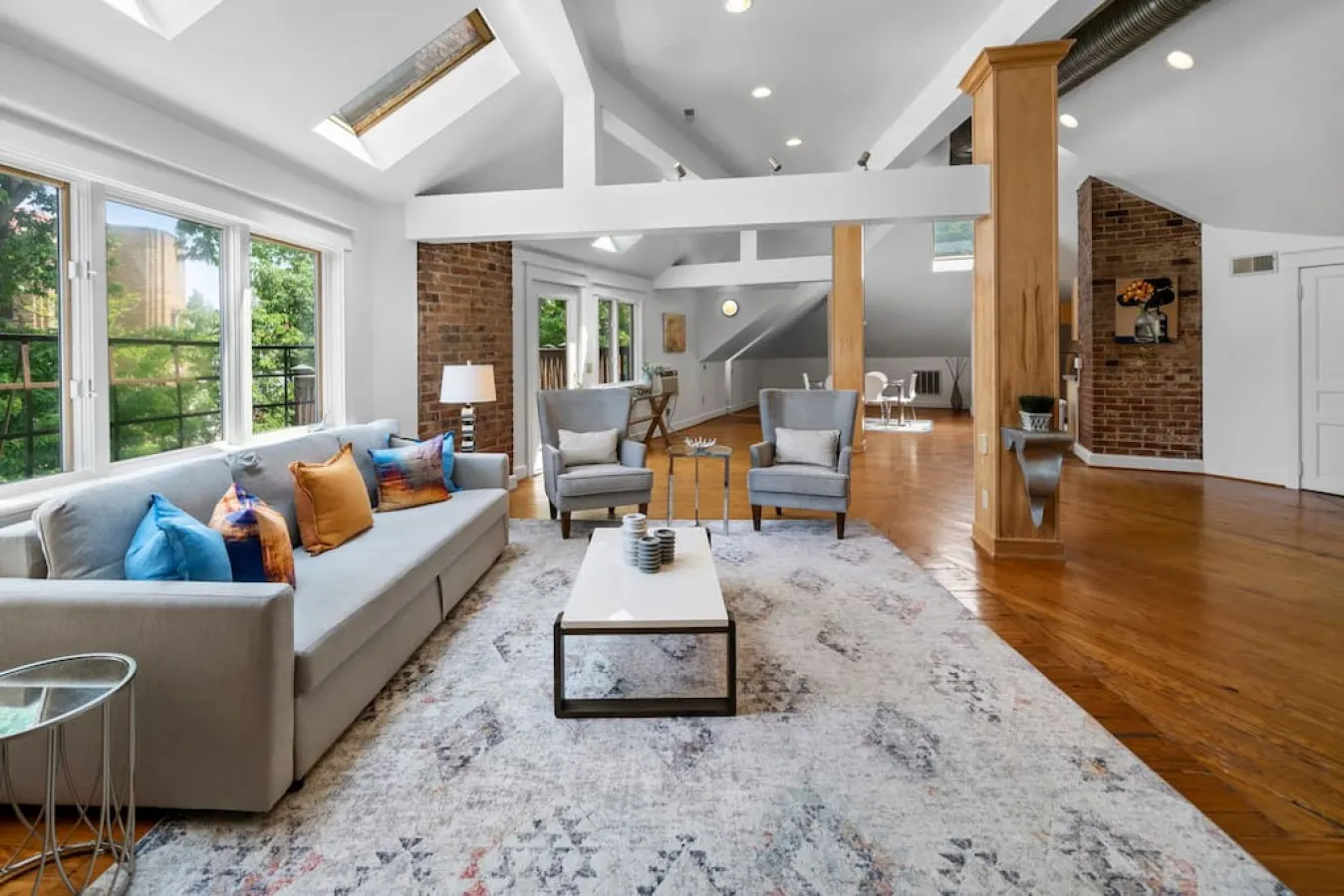 Hyde Park 2BR/2BA Penthouse with Private Patio 1