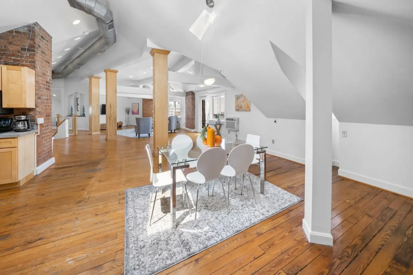 Hyde Park 2BR/2BA Penthouse with Private Patio 2
