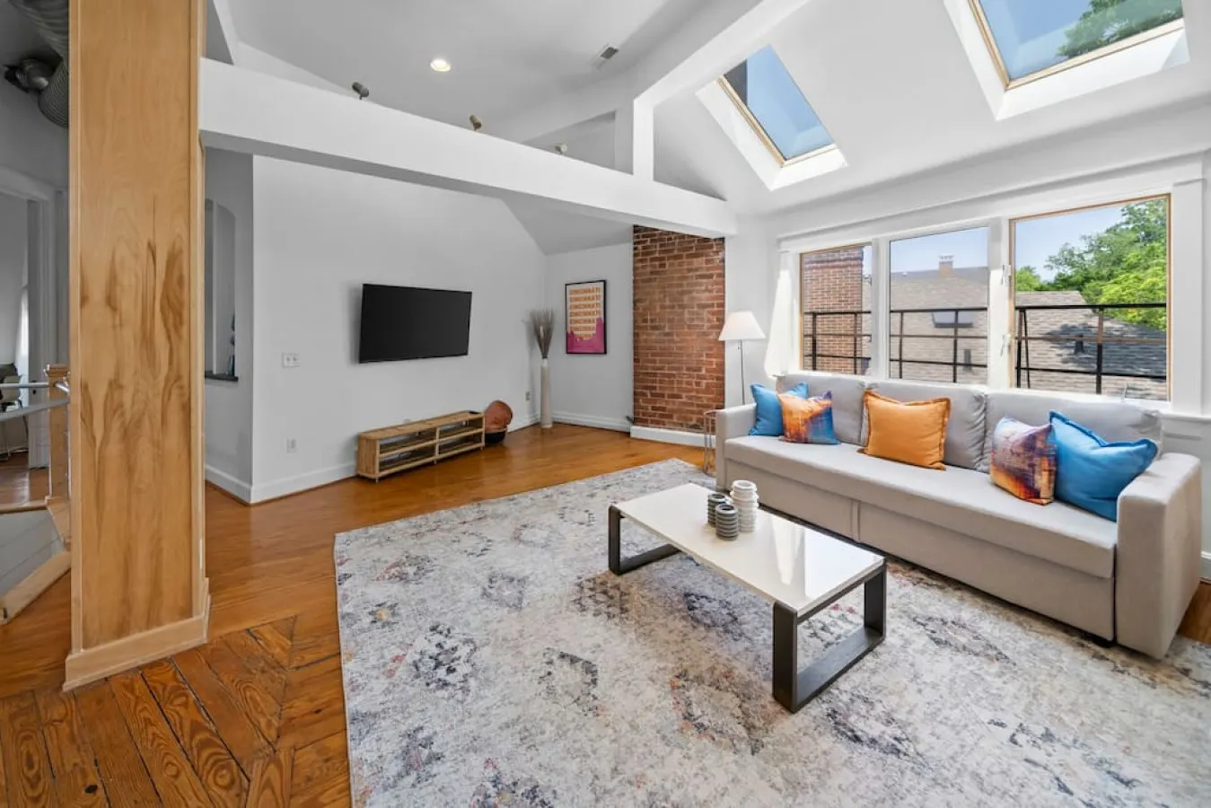 Hyde Park 2BR/2BA Penthouse with Private Patio 9