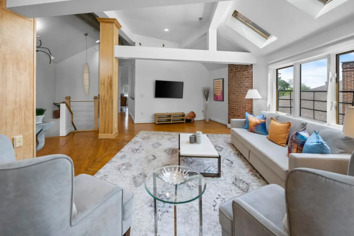 Hyde Park 2BR/2BA Penthouse with Private Patio 11