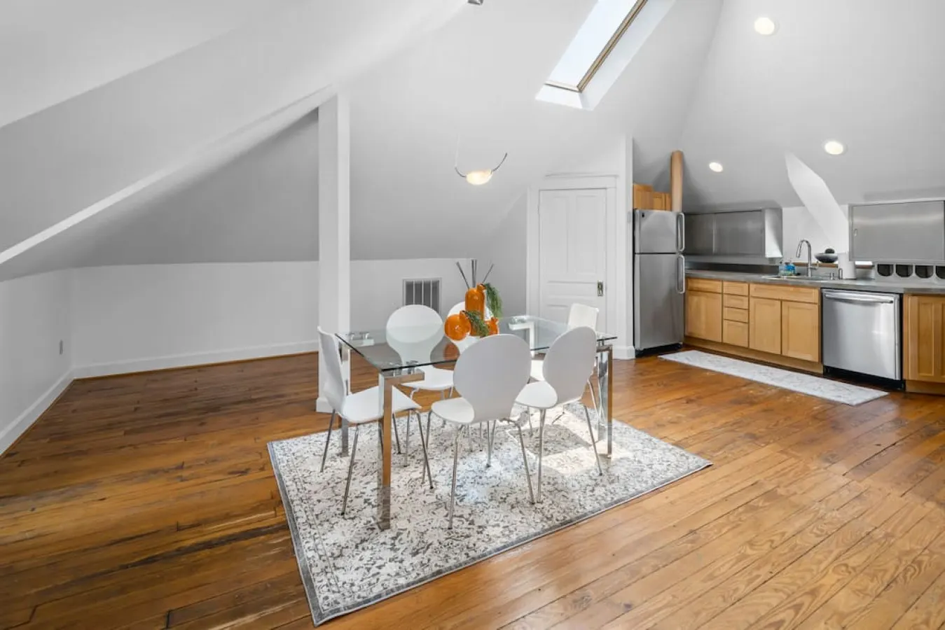 Hyde Park 2BR/2BA Penthouse with Private Patio 12