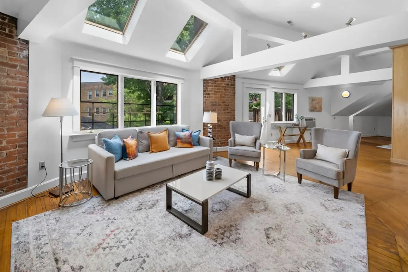 Hyde Park 2BR/2BA Penthouse with Private Patio 13