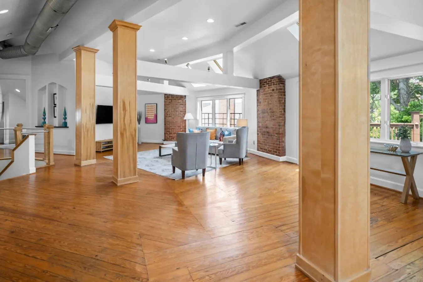 Hyde Park 2BR/2BA Penthouse with Private Patio 15