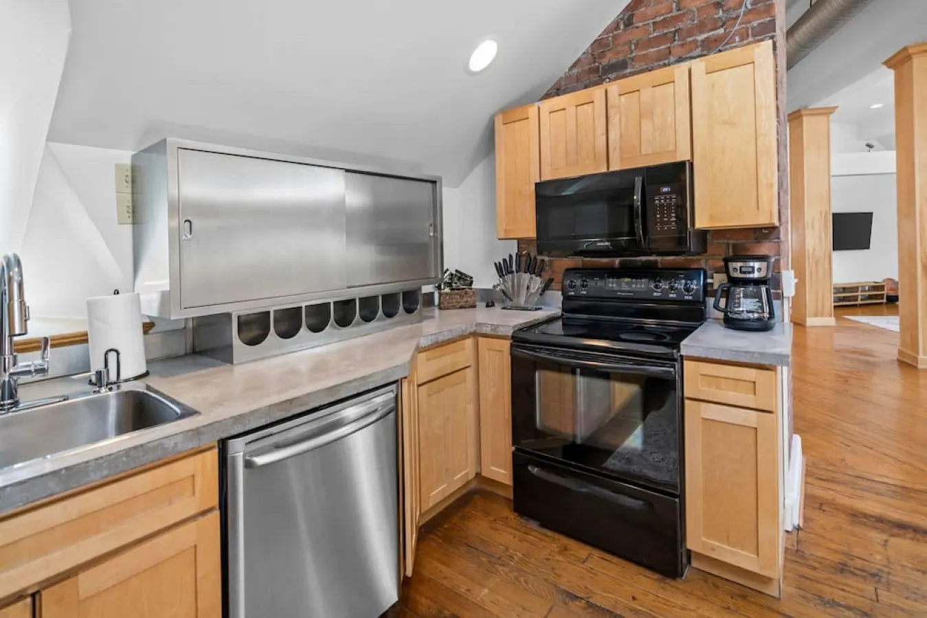 Hyde Park 2BR/2BA Penthouse with Private Patio 16