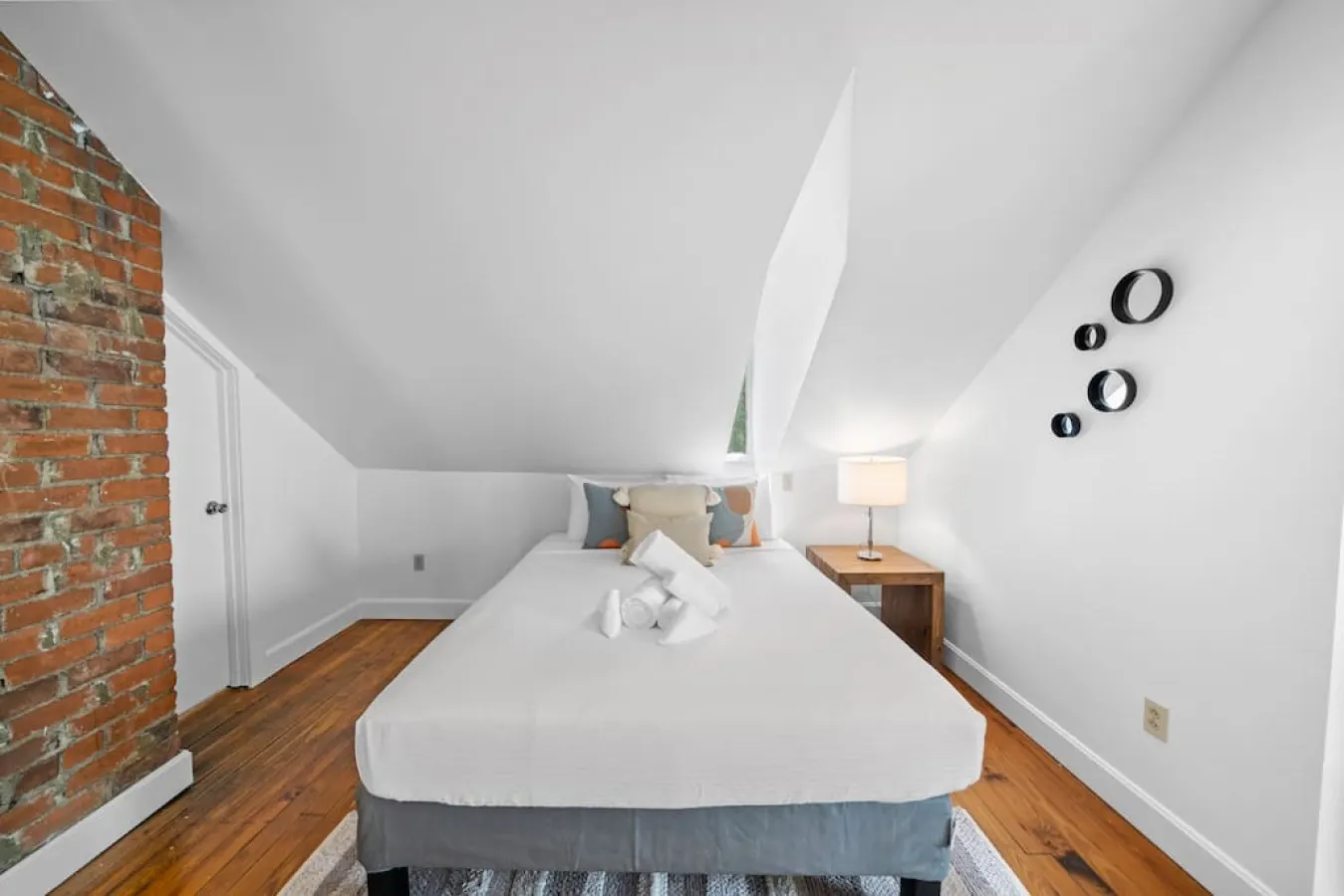 Hyde Park 2BR/2BA Penthouse with Private Patio 18