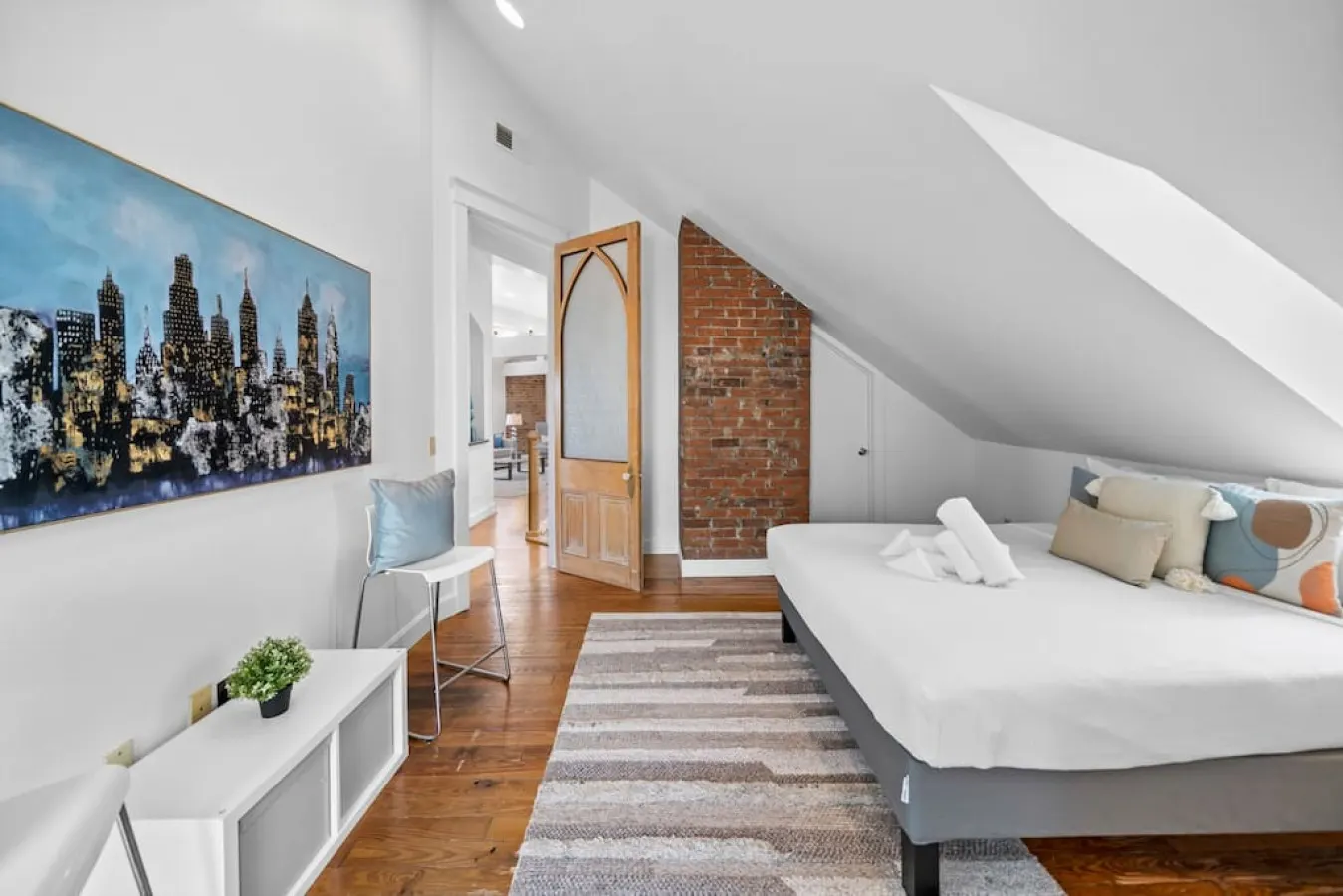 Hyde Park 2BR/2BA Penthouse with Private Patio 19
