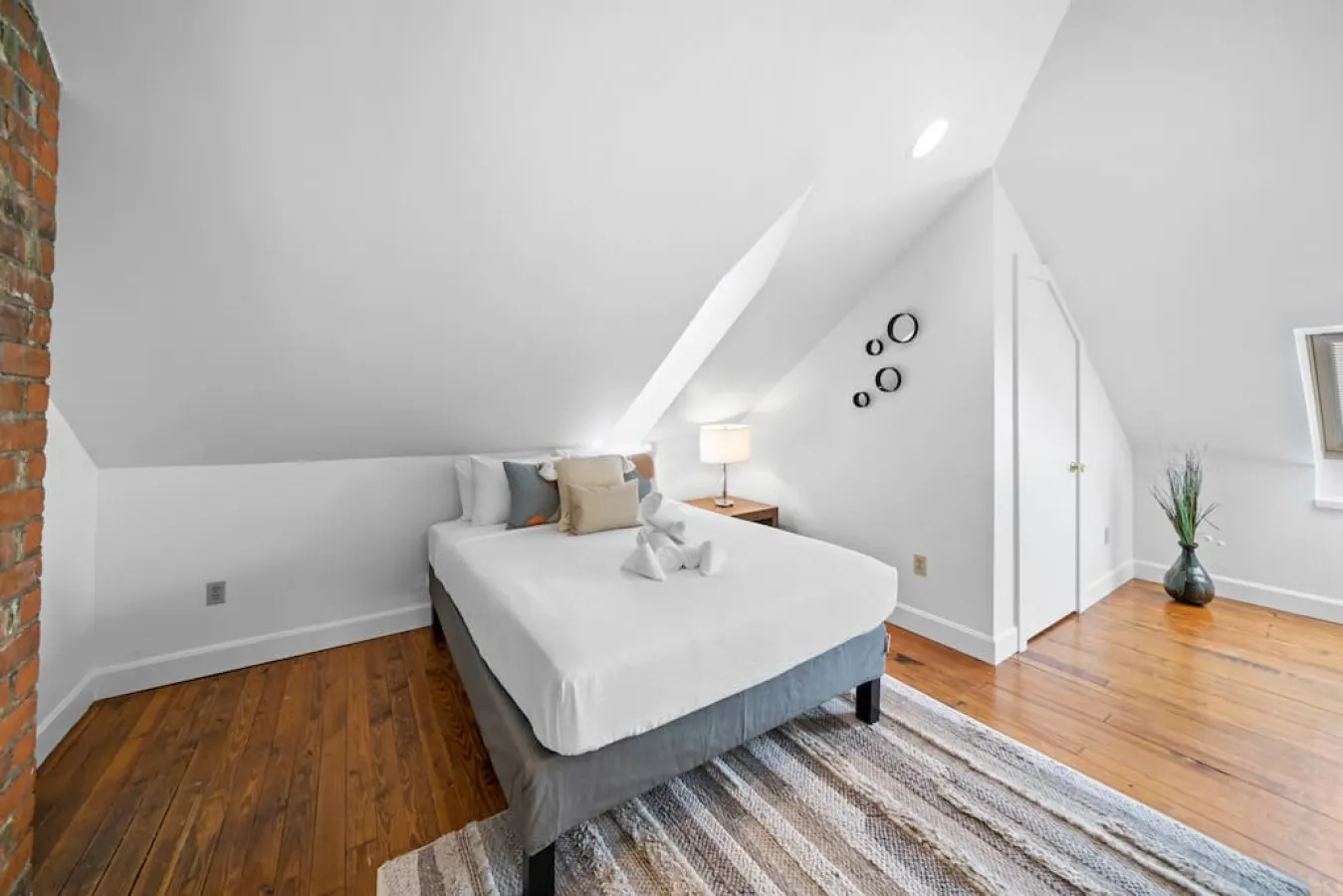 Hyde Park 2BR/2BA Penthouse with Private Patio 20