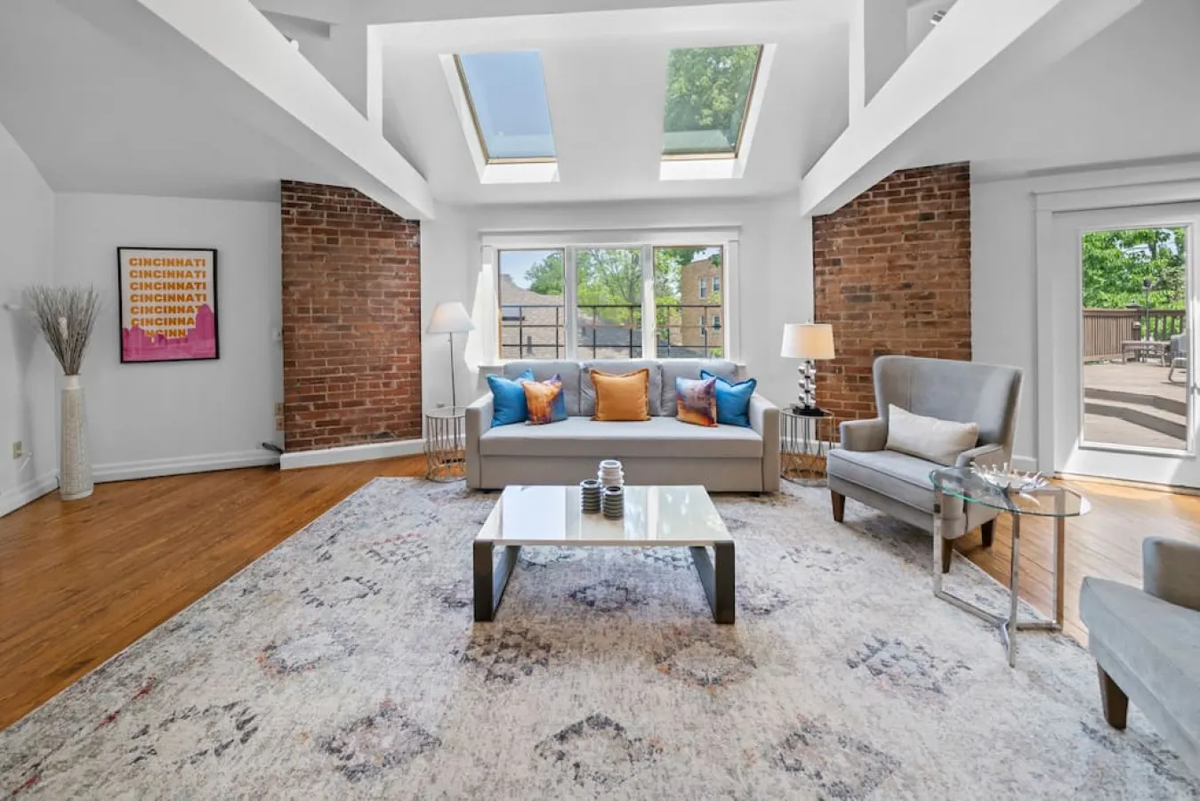 Hyde Park 2BR/2BA Penthouse with Private Patio 7