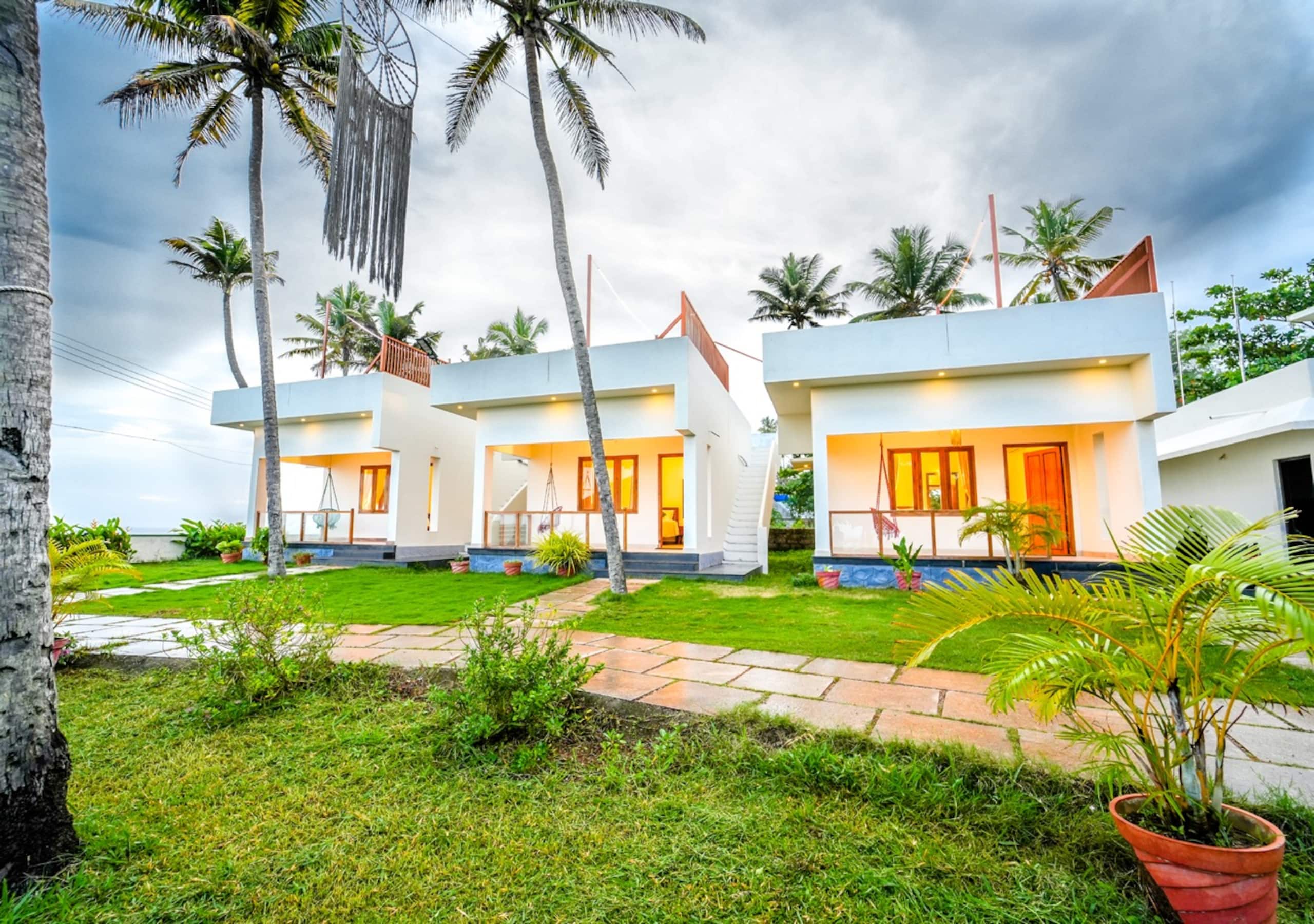Cliff Edge Beach View Cottage with Private Beach 38