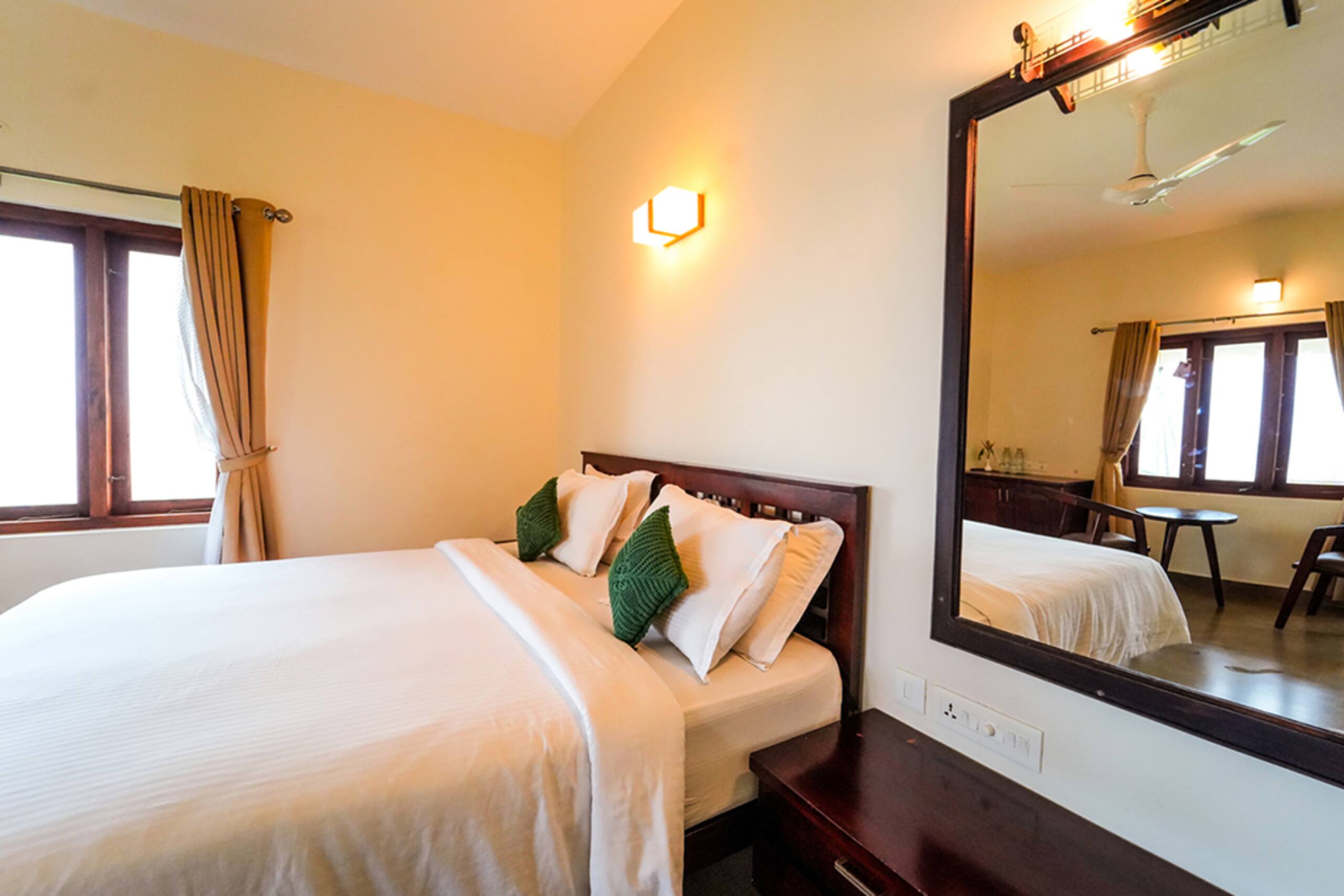 Cliff Edge Beach View Cottage with Private Beach 15