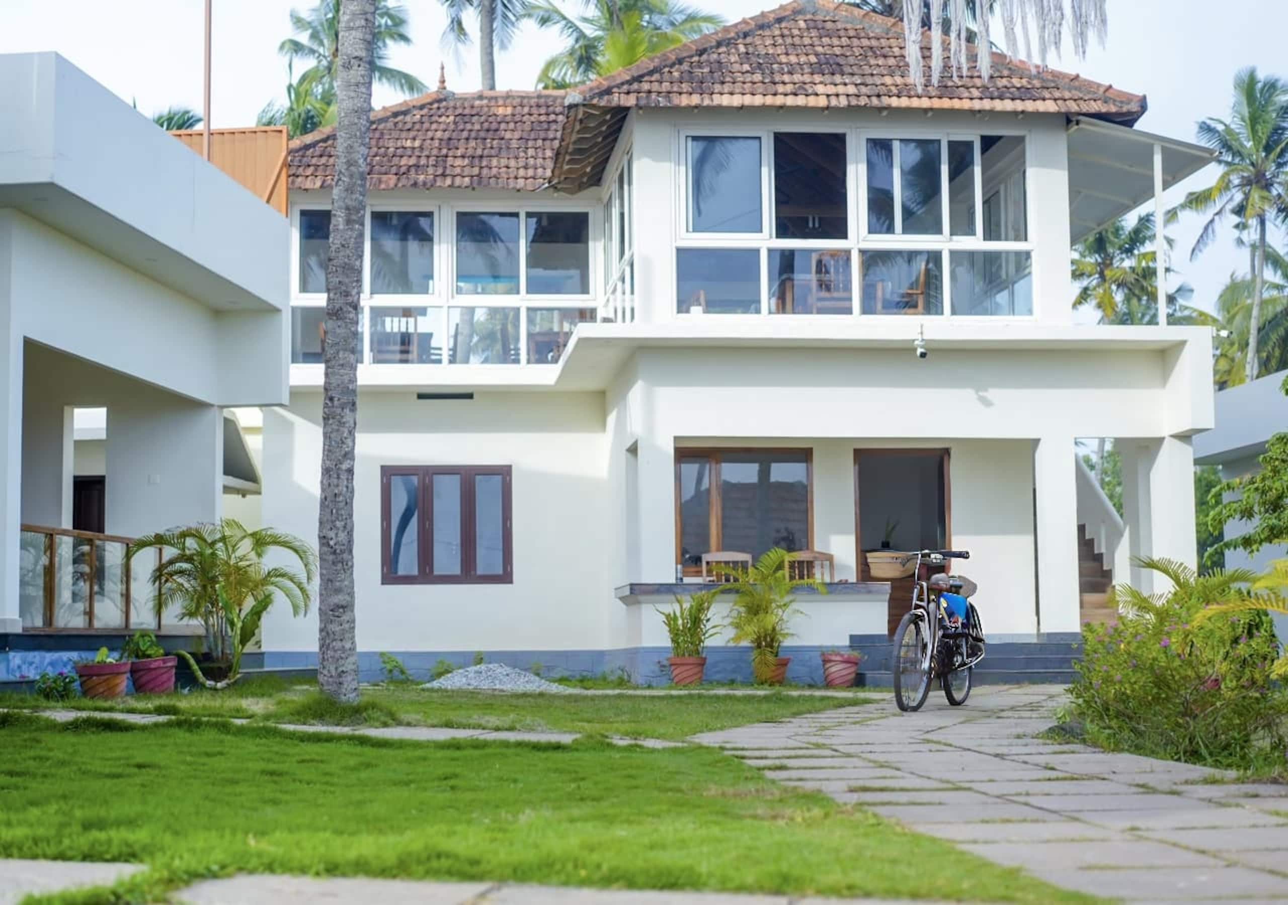 Cliff Edge Beach View Cottage with Private Beach 9