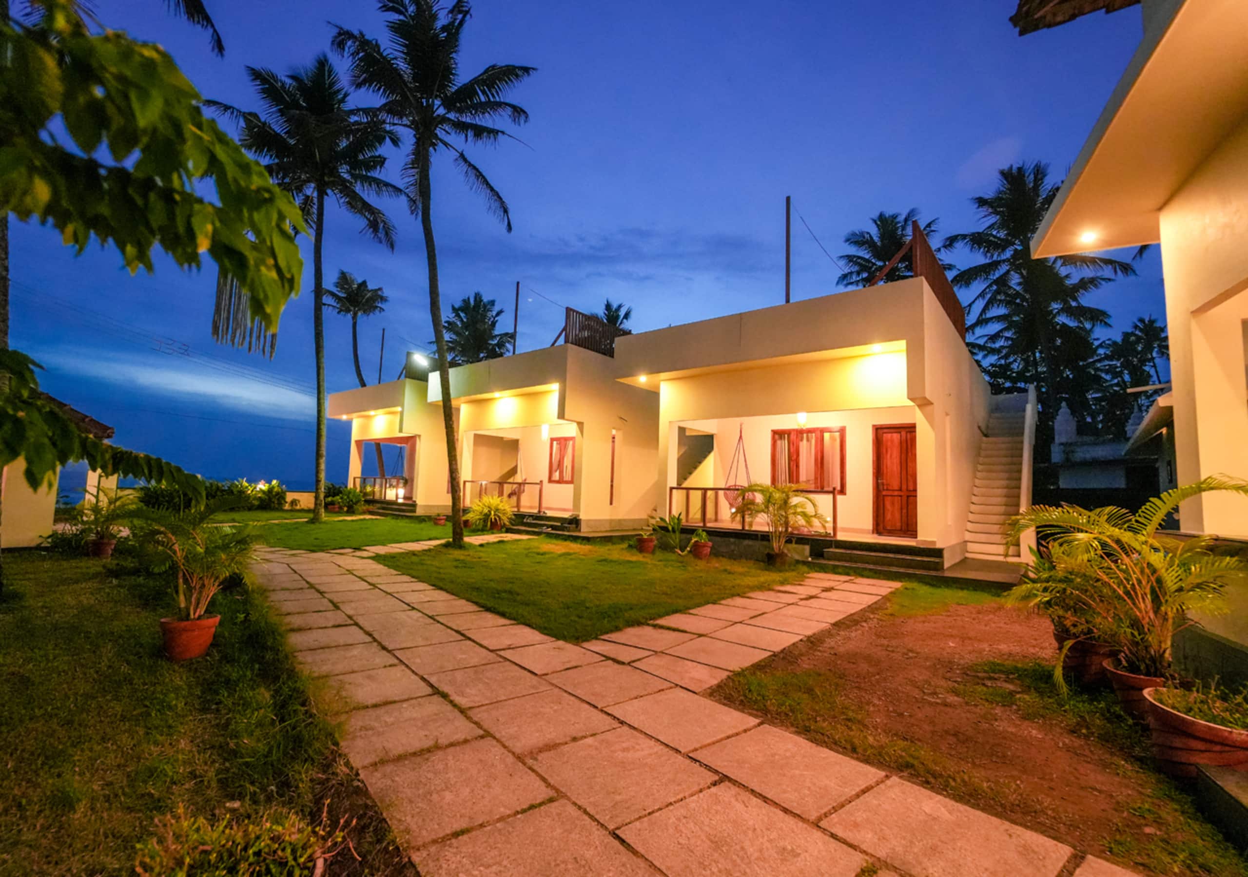 Cliff Edge Beach View Cottage with Private Beach 36