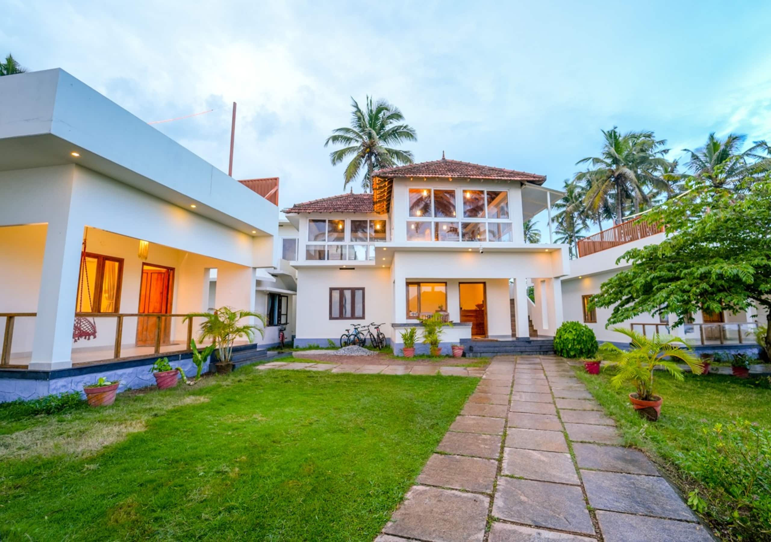 Cliff Edge Beach View Cottage with Private Beach 39