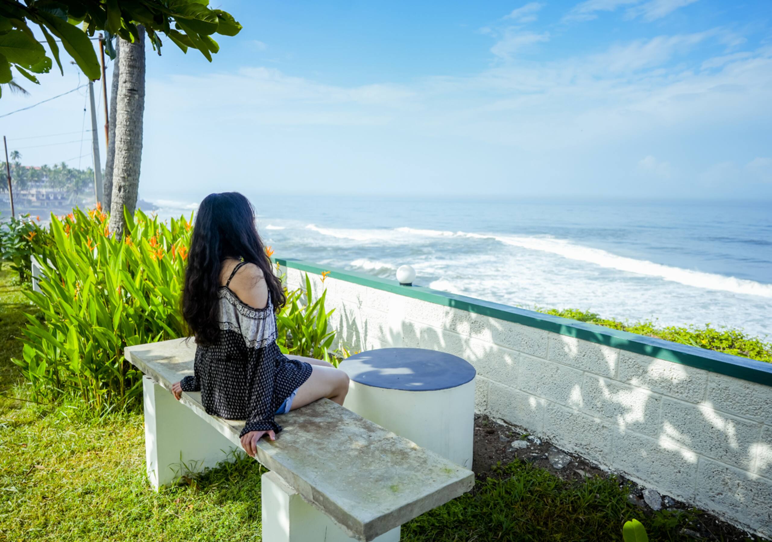 Cliff Edge Beach View Cottage with Private Beach 34