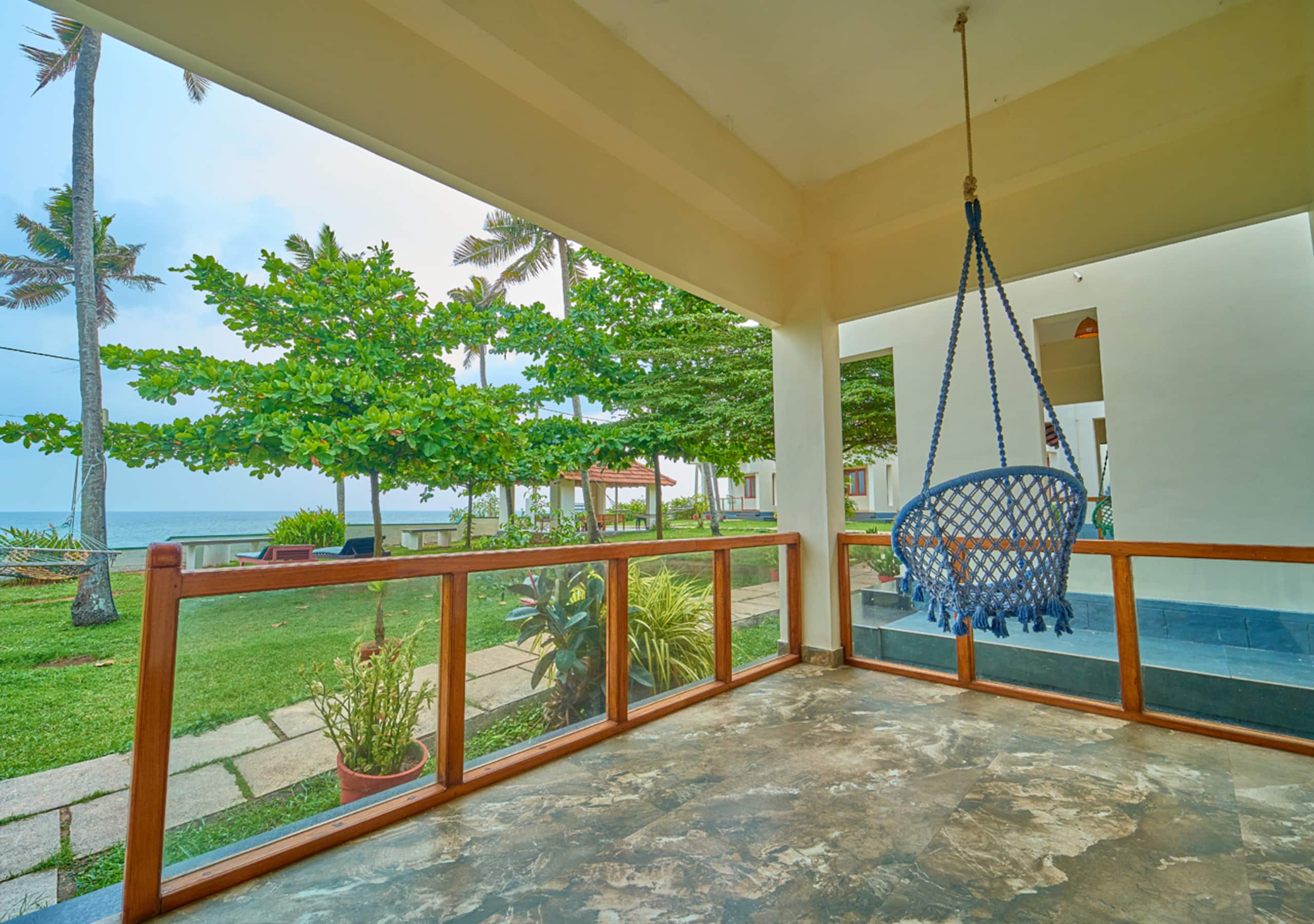Cliff Edge Beach View Cottage with Private Beach 28