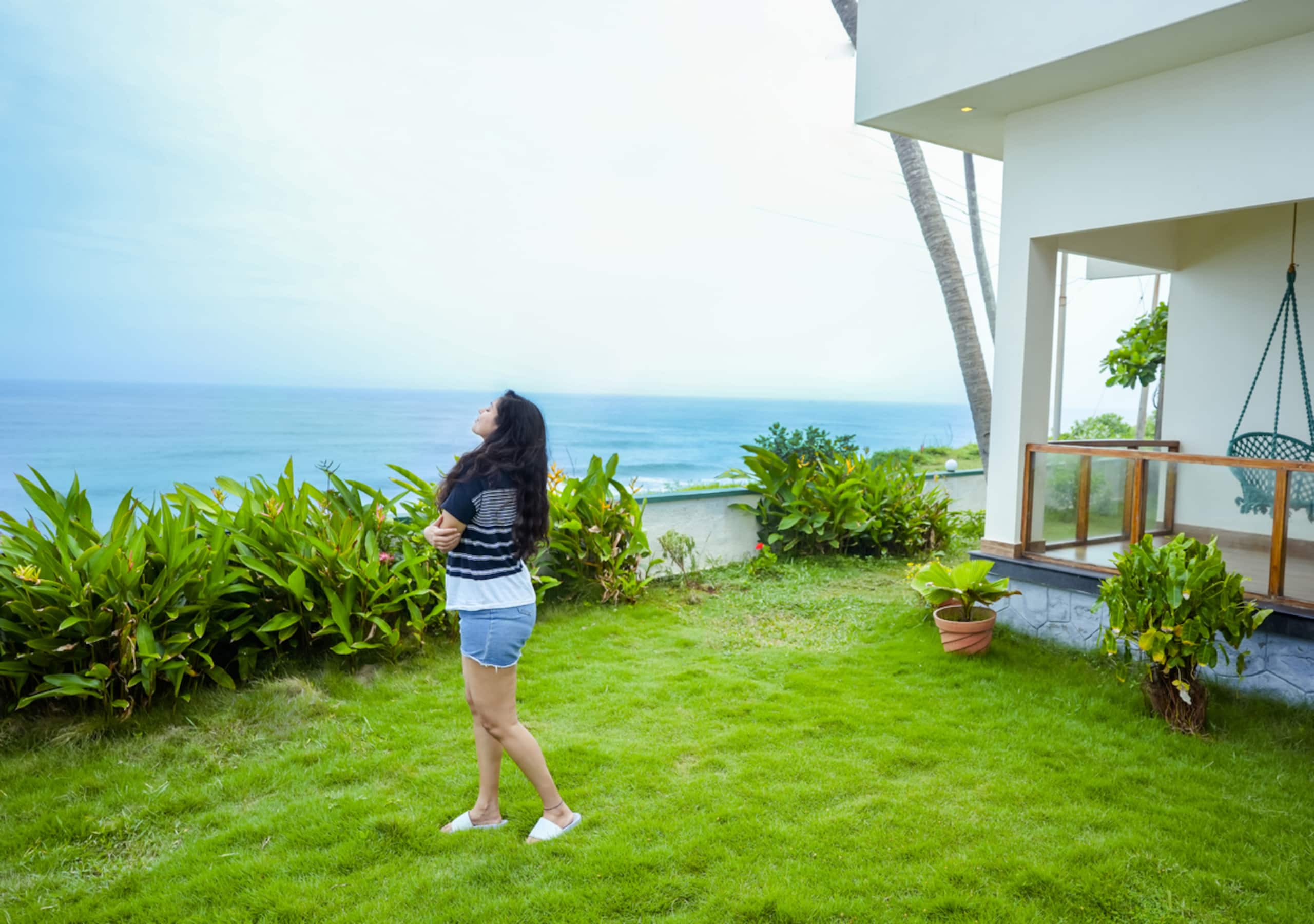 Cliff Edge Beach View Cottage with Private Beach 25