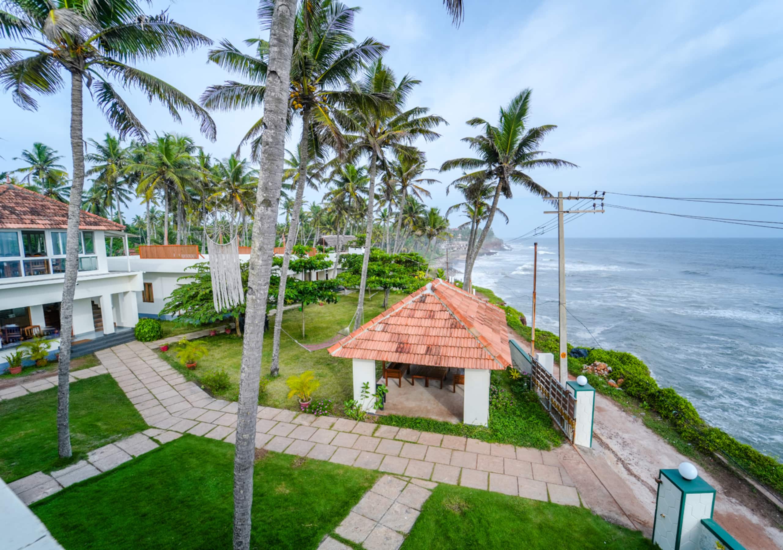 Cliff Edge Beach View Cottage with Private Beach 26