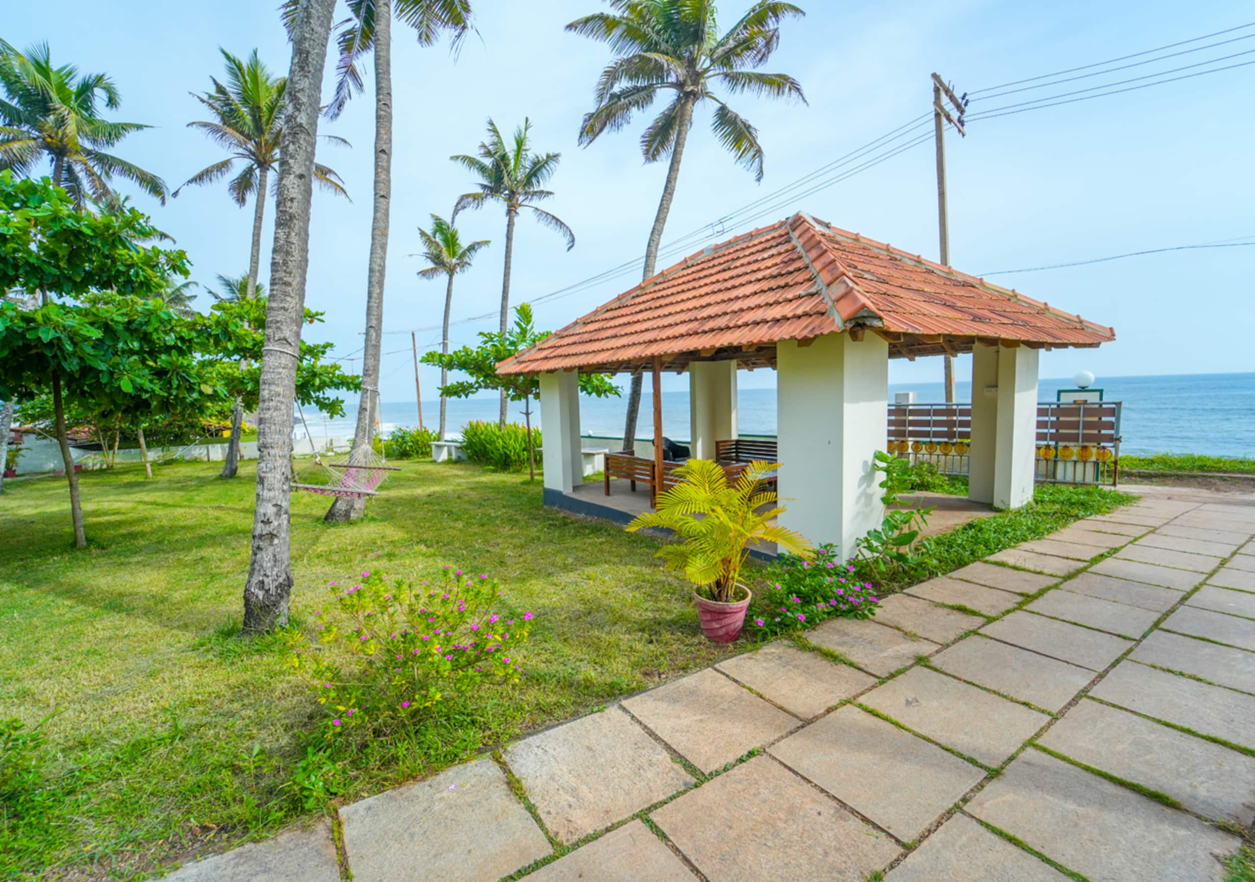 Cliff Edge Beach View Cottage with Private Beach 37