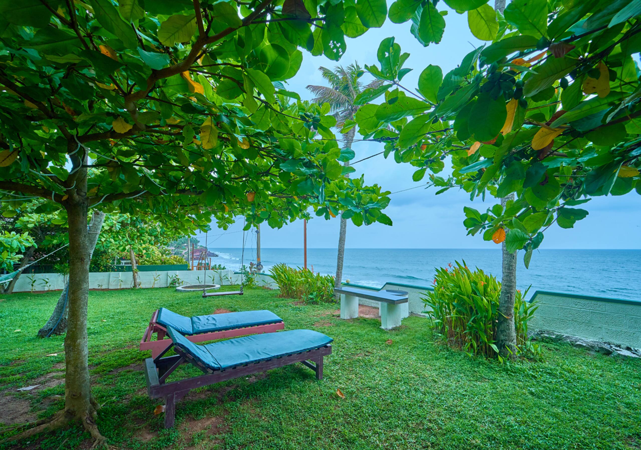 Cliff Edge Beach View Cottage with Private Beach 2