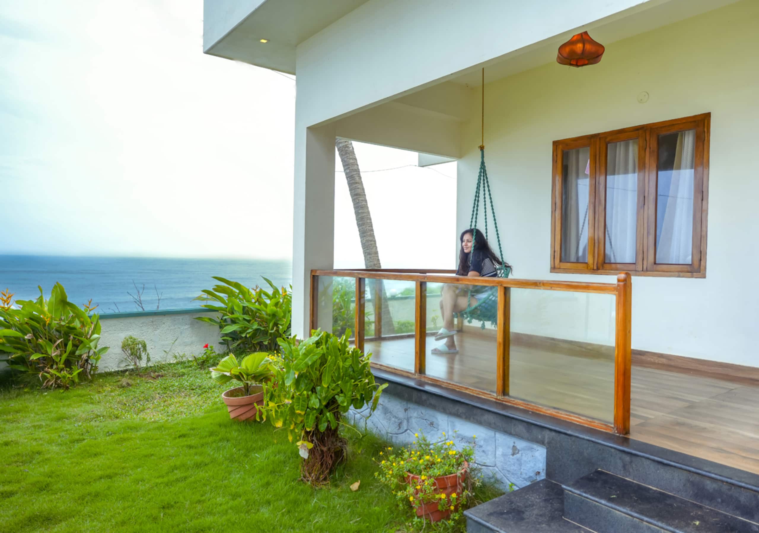 Cliff Edge Beach View Cottage with Private Beach 5