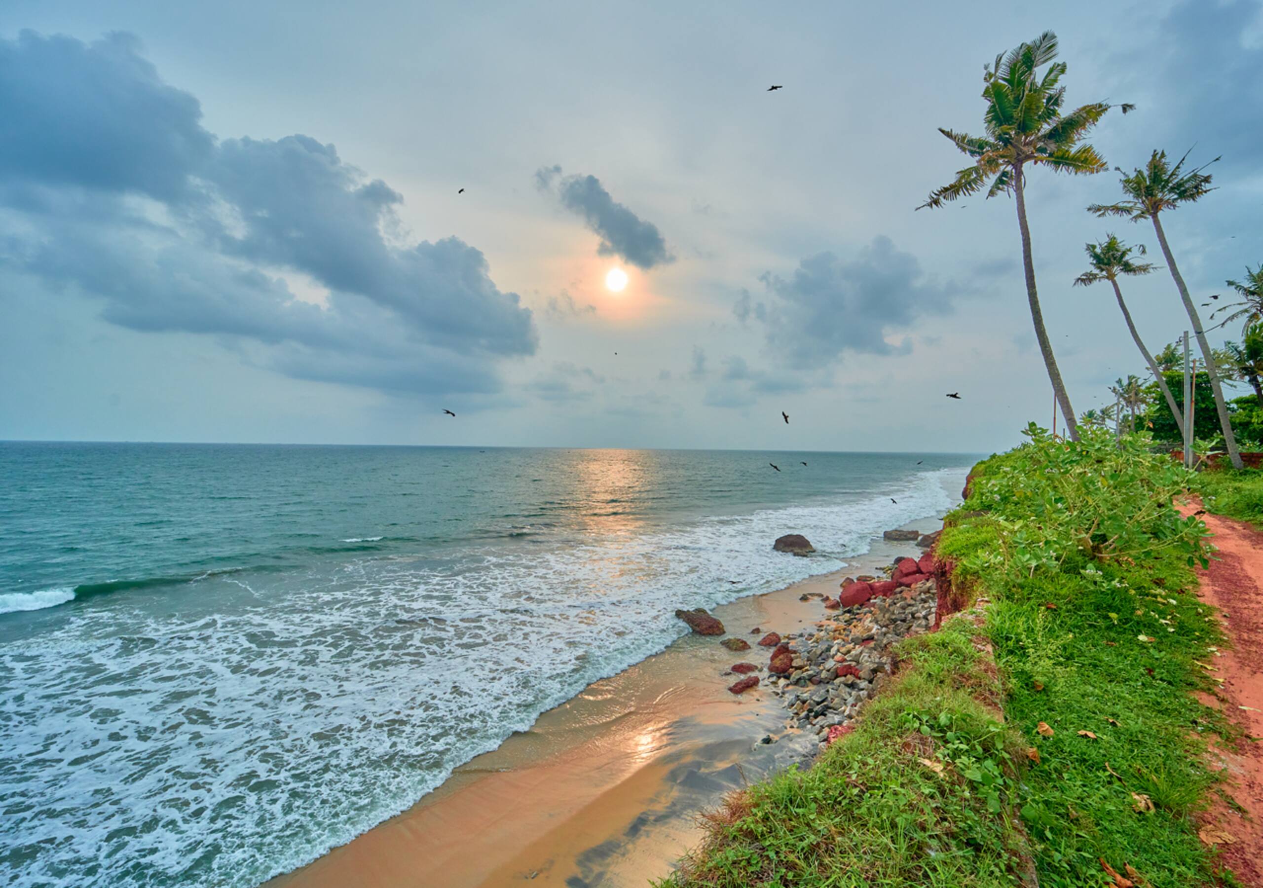 Cliff Edge Beach View Cottage with Private Beach 8