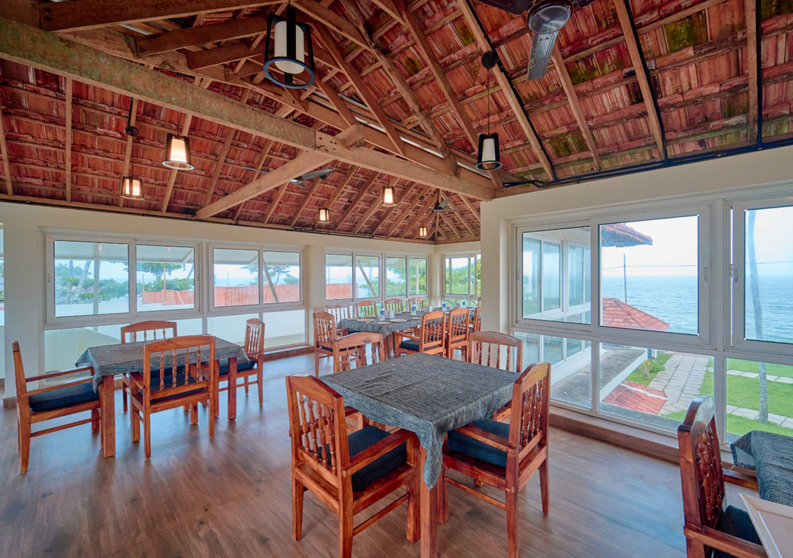 Cliff Edge Beach View Cottage with Private Beach 10
