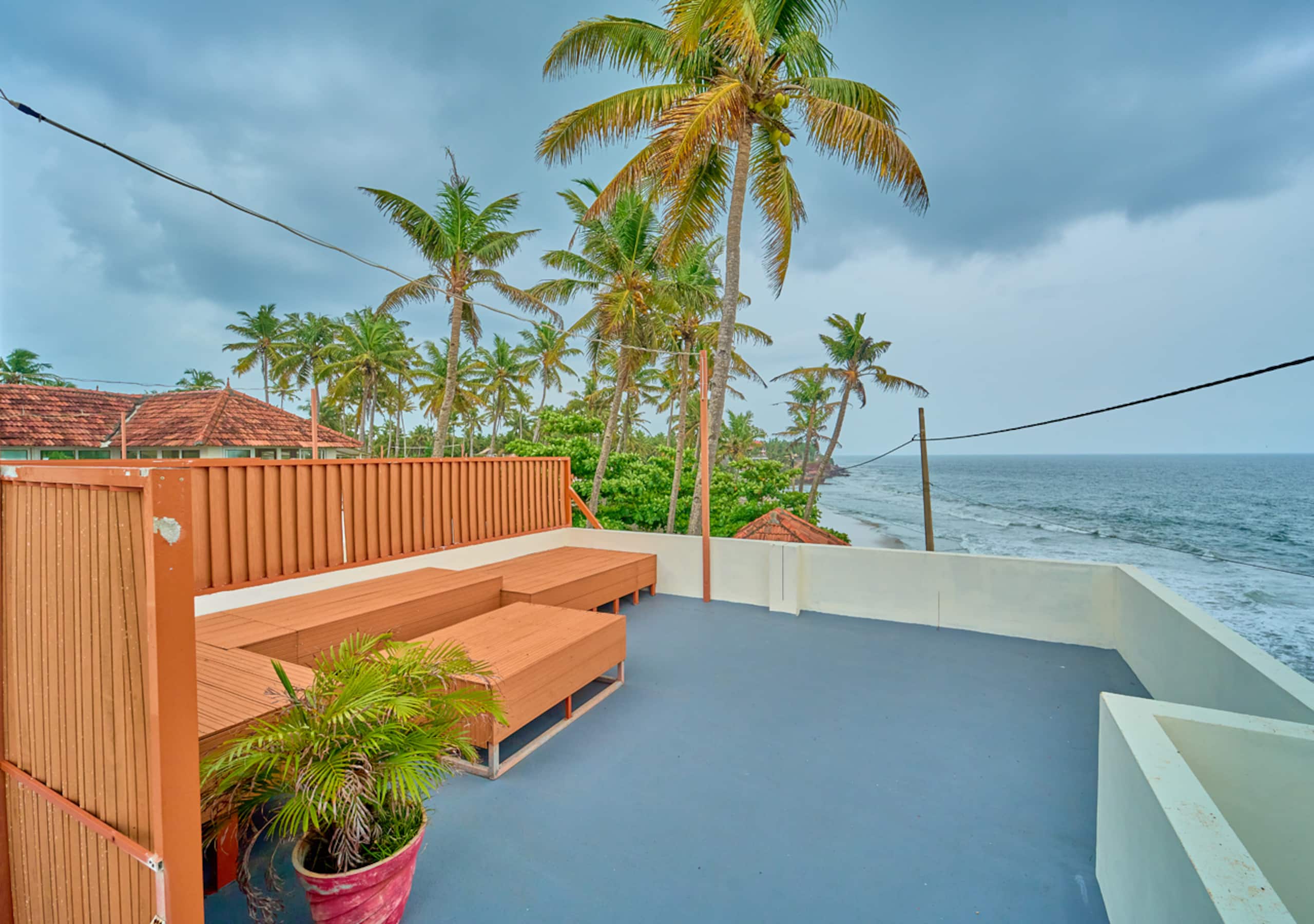 Cliff Edge Beach View Cottage with Private Beach 6