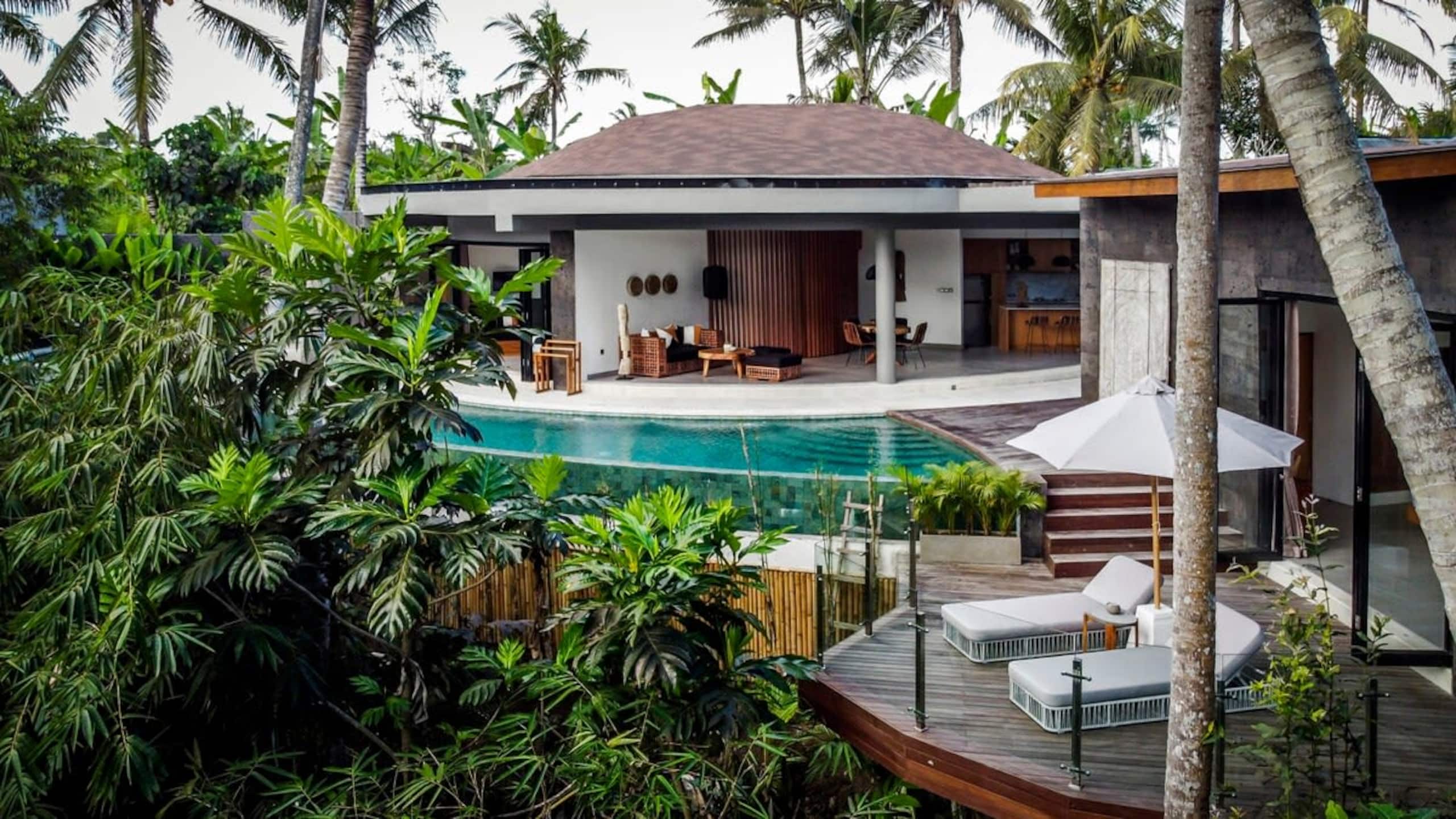 Villa Ubud Pure: 2BR Infinity Pool w/ Jungle View
