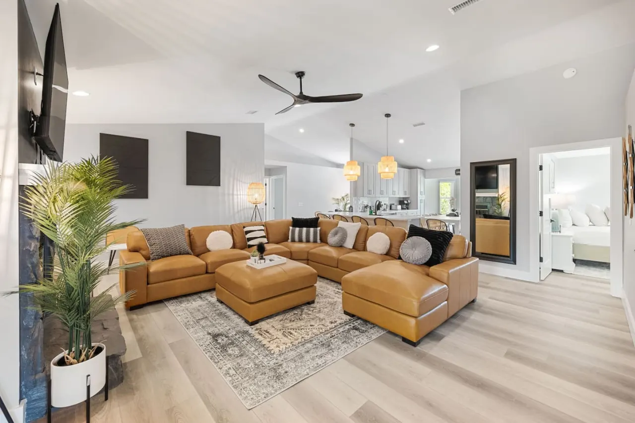 Vilano Rose Sleeps 24, Pool, Beach, EPIC Game Room, Golf, Chess, Hot Tub, 6 Beds, 5 Baths 6