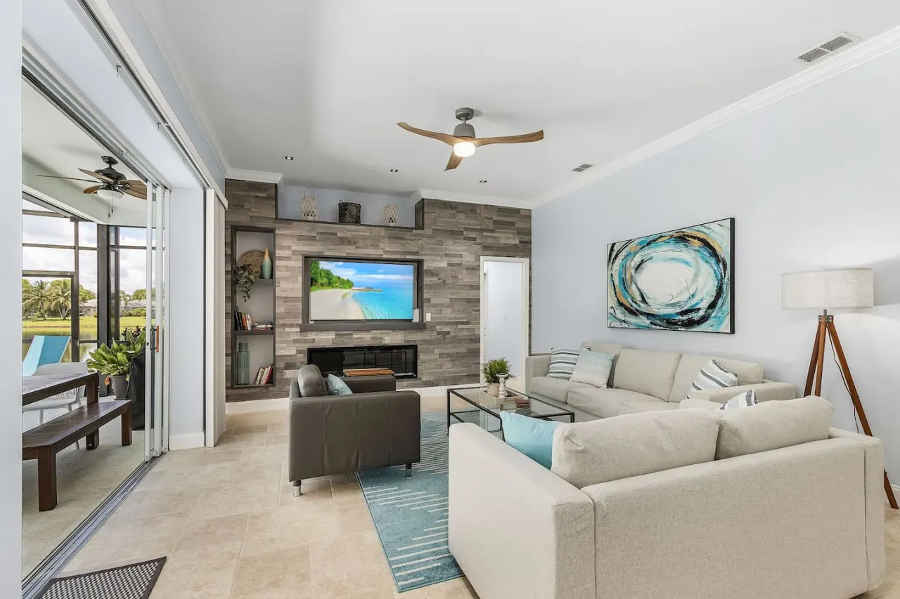 Villa Tropicana* luxury pool home. Briarwood gated community 18