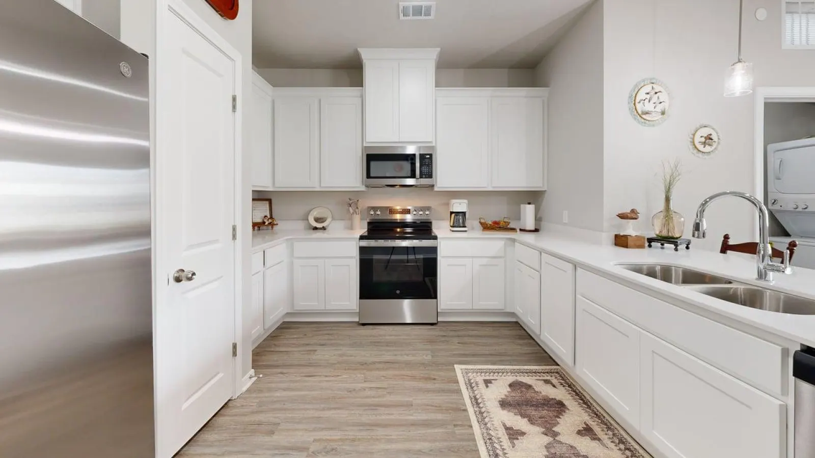 Ducks & Diamonds 3BR/3BA - Pet Friendly — photo 2