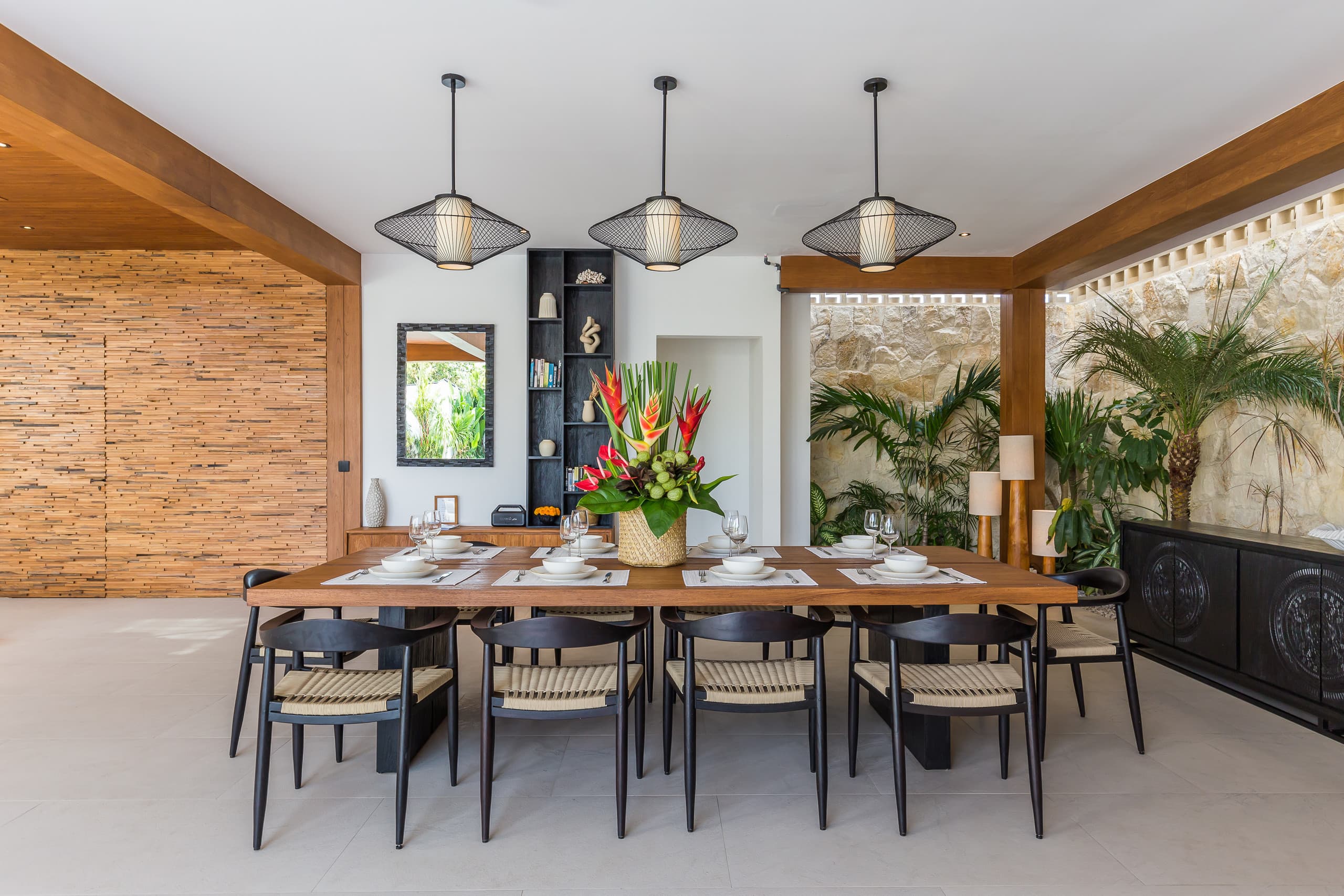 Space & Luxury 4BR • 15m Pool • BBQ • Staffed 8