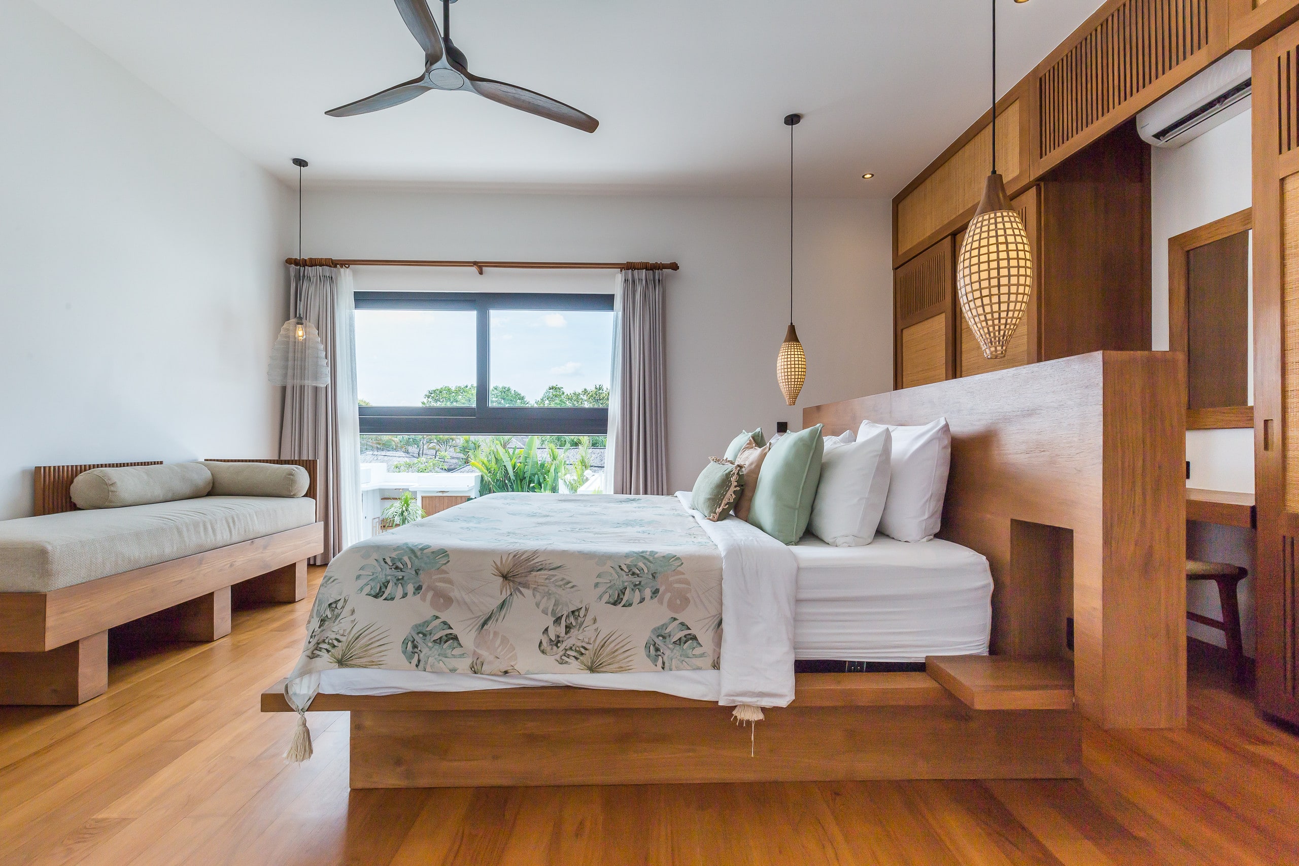 Space & Luxury 4BR • 15m Pool • BBQ • Staffed 24