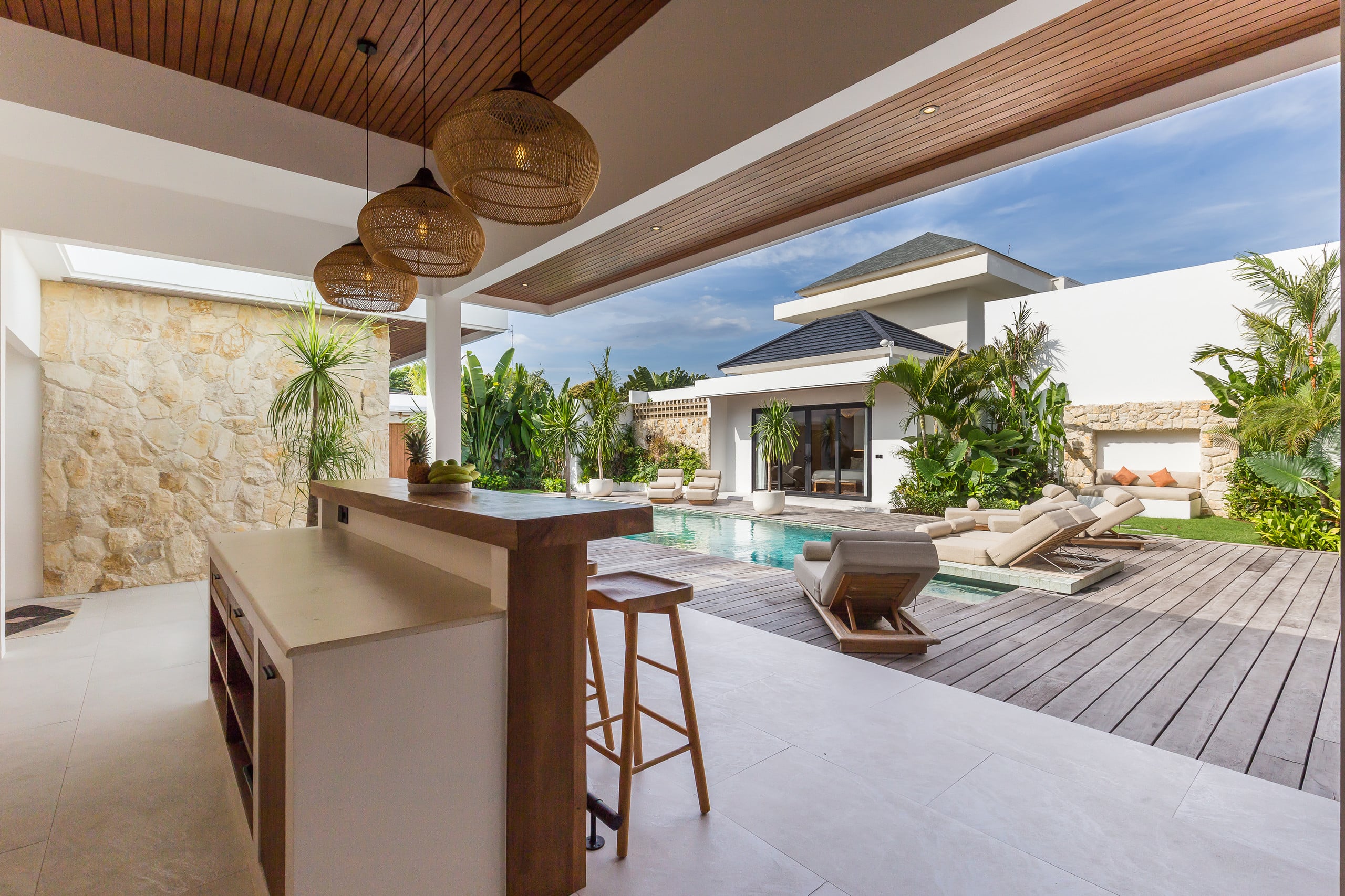 Space & Luxury 4BR • 15m Pool • BBQ • Staffed 13