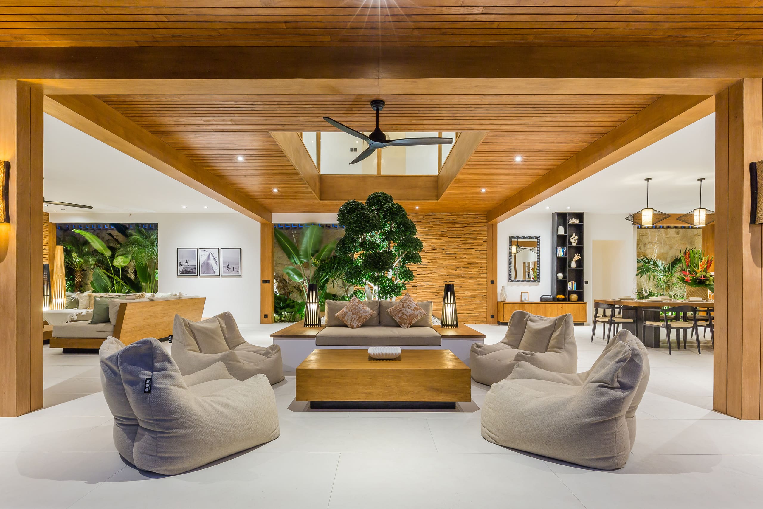 Space & Luxury 4BR • 15m Pool • BBQ • Staffed — photo 2